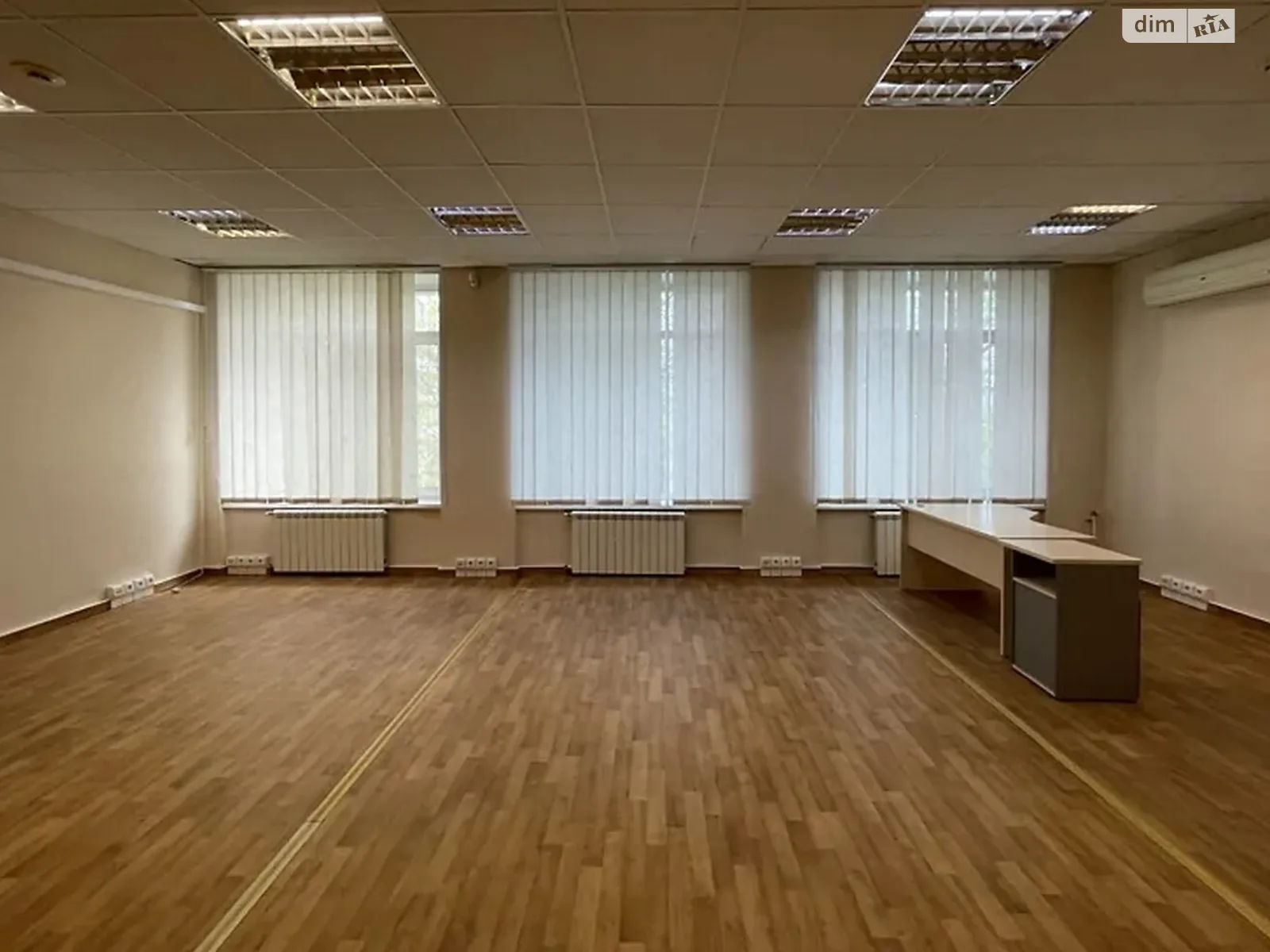 Сдается в аренду офис 77 кв. м в бизнес-центре, цена: 20340 грн - фото 1