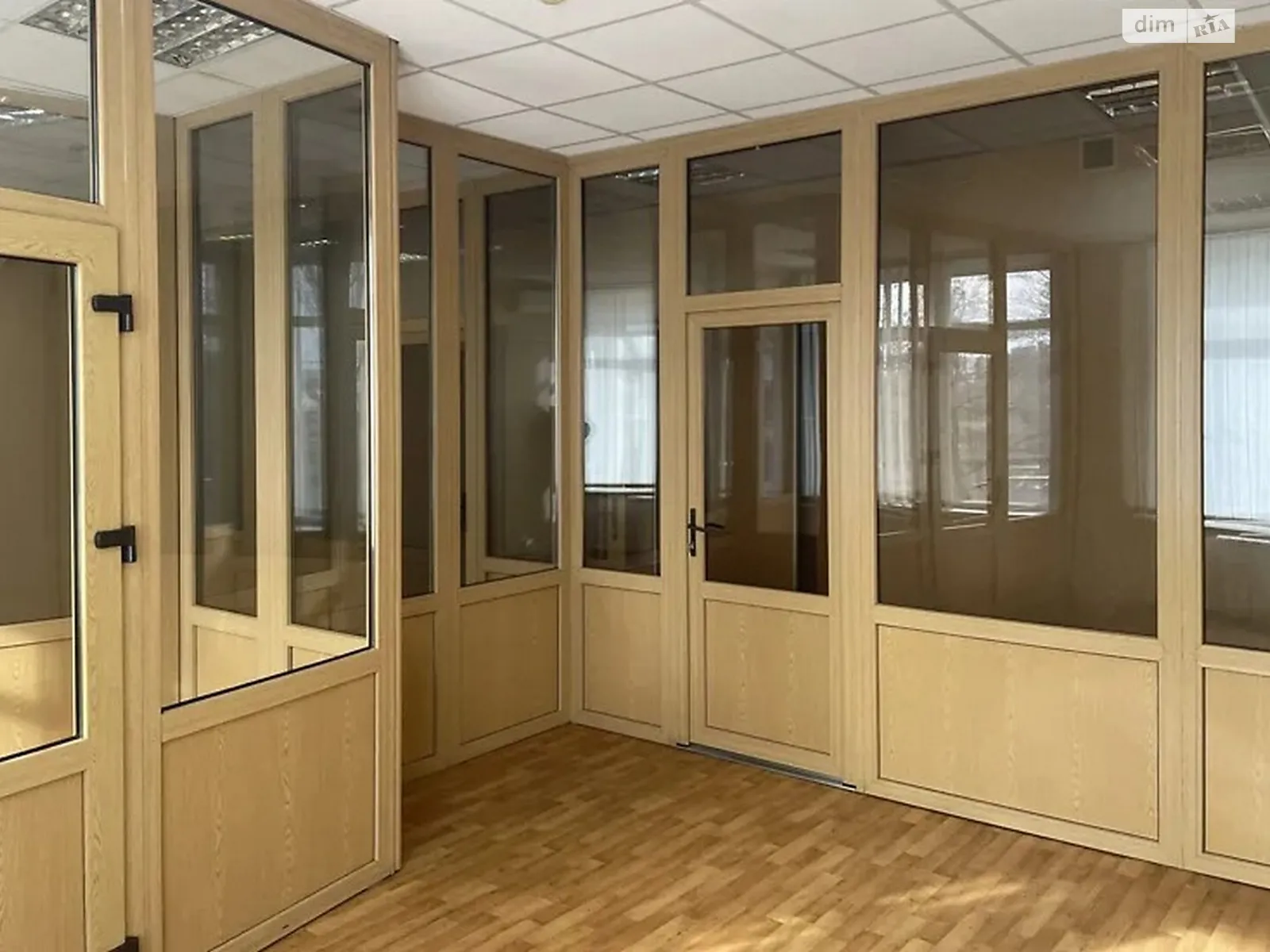 Сдается в аренду офис 137 кв. м в бизнес-центре, цена: 67220 грн - фото 1