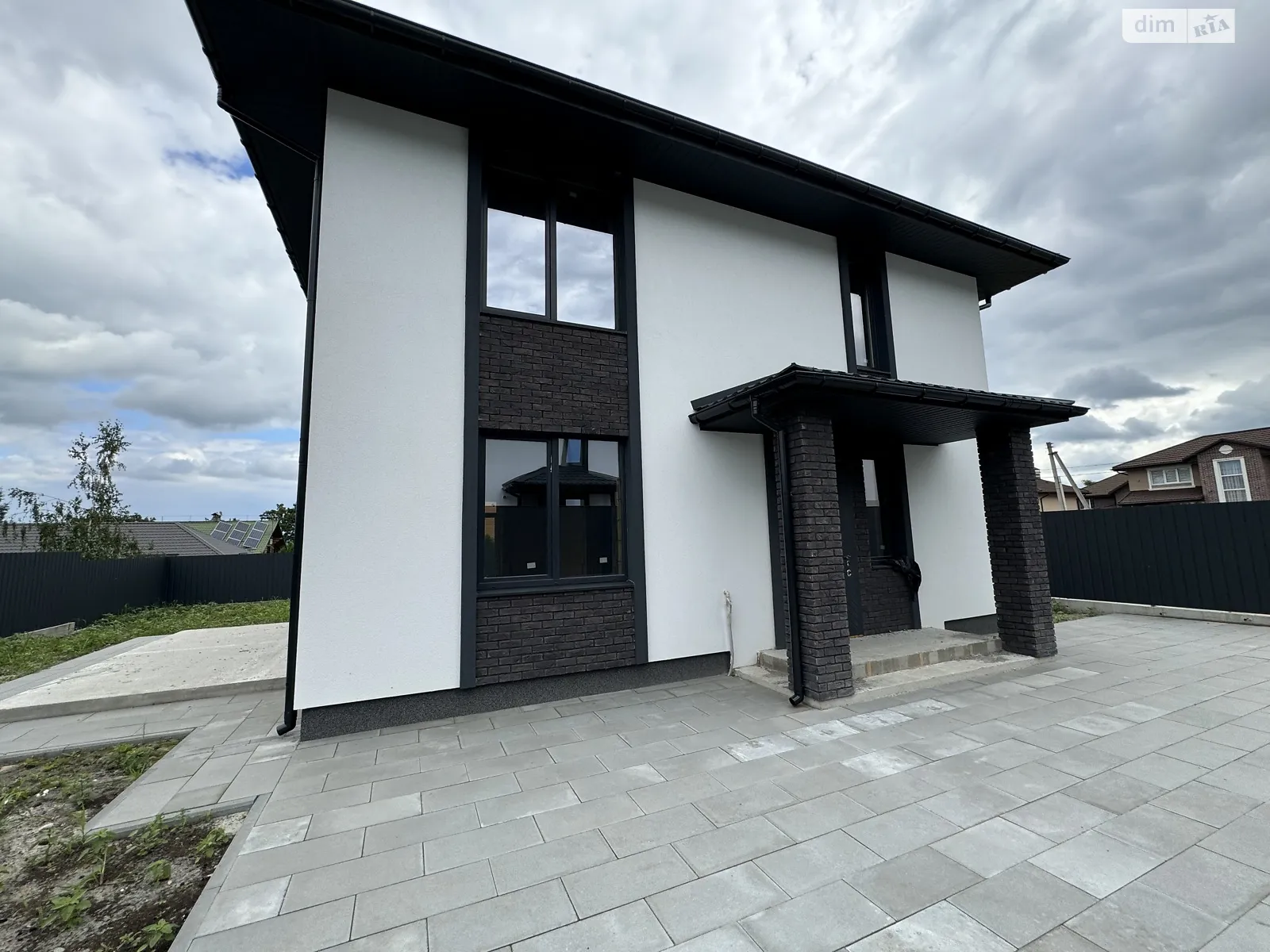 Продается дом на 2 этажа 140 кв. м с камином, цена: 165000 $ - фото 1