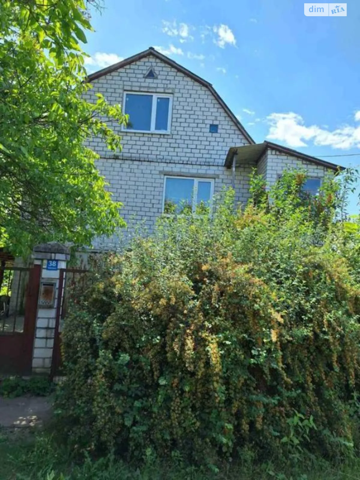 Продается дом на 3 этажа 120 кв. м с беседкой, цена: 45000 $ - фото 1
