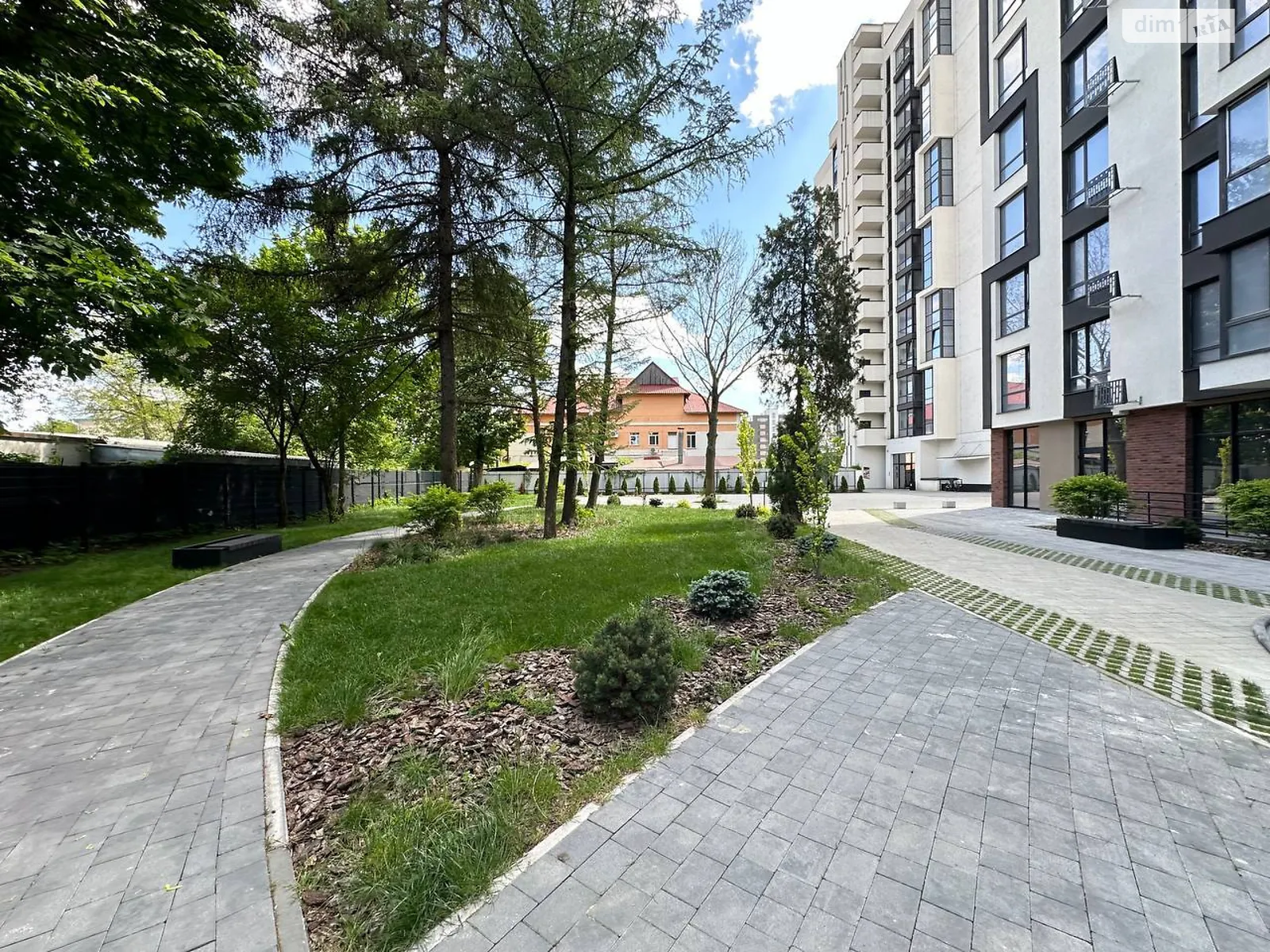 Продается 2-комнатная квартира 79 кв. м в Ивано-Франковске, ул. Ленкавского, 34 - фото 1