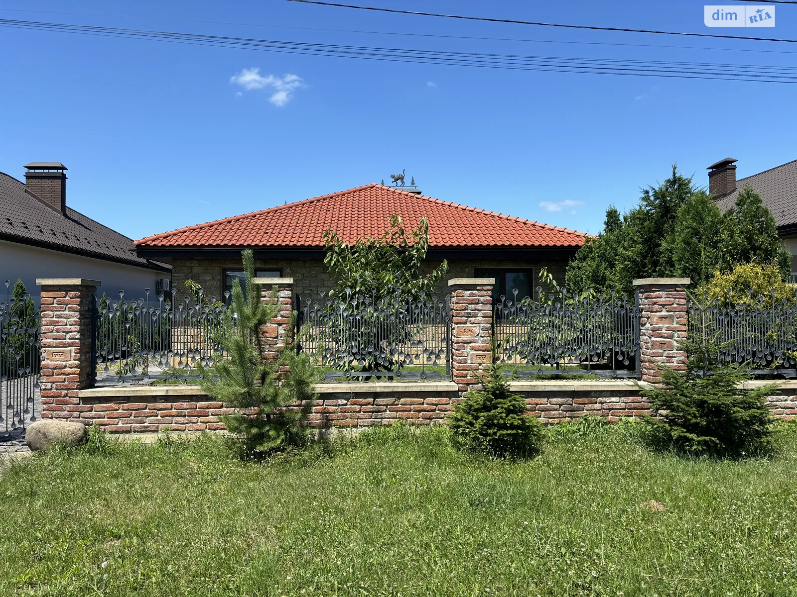 Сдается в аренду одноэтажный дом 150 кв. м с гаражом, цена: 1500 € - фото 1