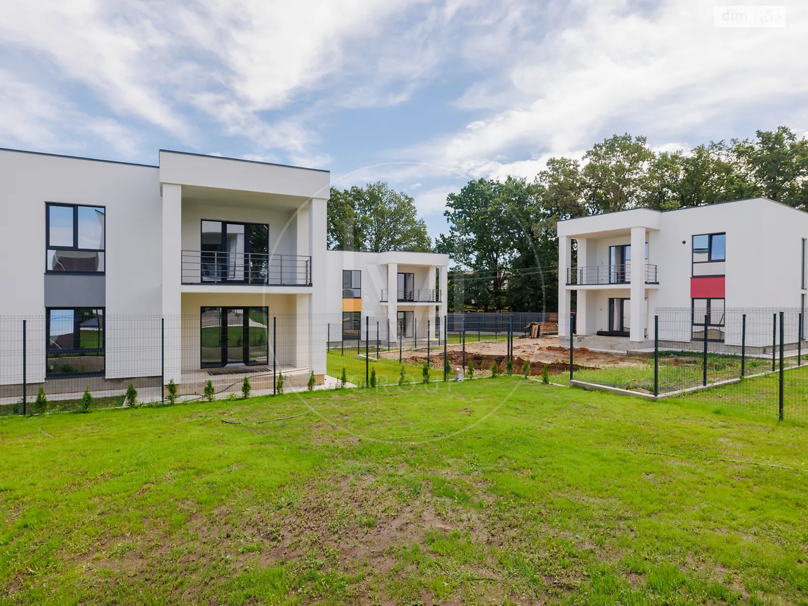 Продается дом на 2 этажа 155 кв. м с камином, цена: 165000 $ - фото 1