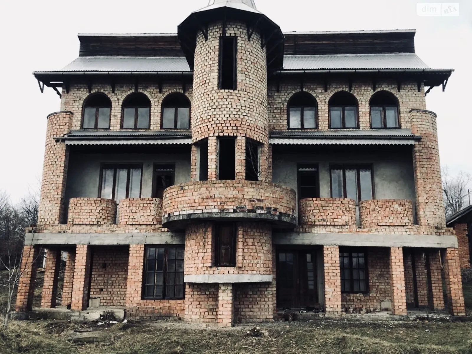 Продается дом на 2 этажа 1025 кв. м с террасой, цена: 20000 $ - фото 1