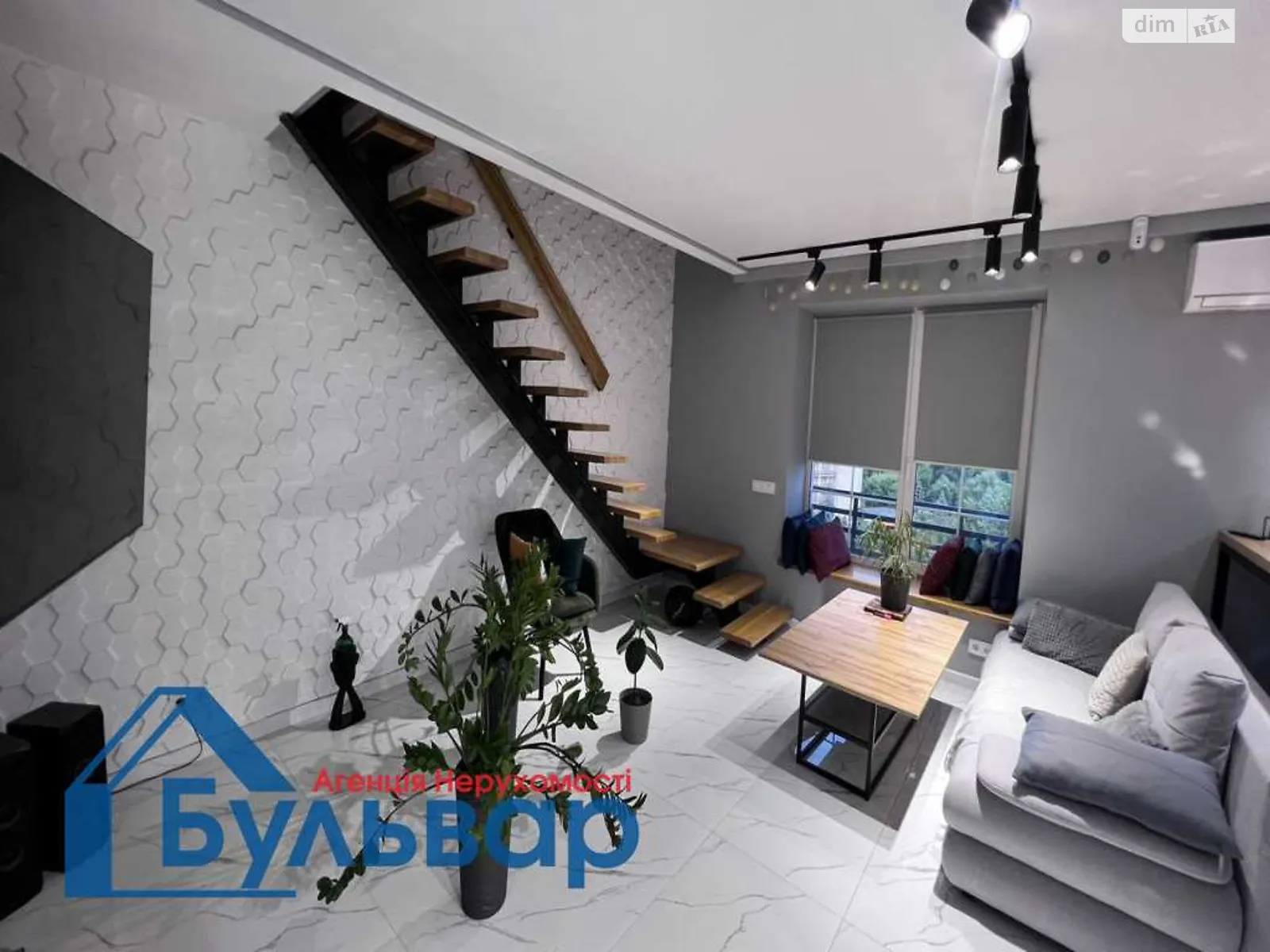 Продается 2-комнатная квартира 76.9 кв. м в Полтаве, ул. Старый Подол - фото 1