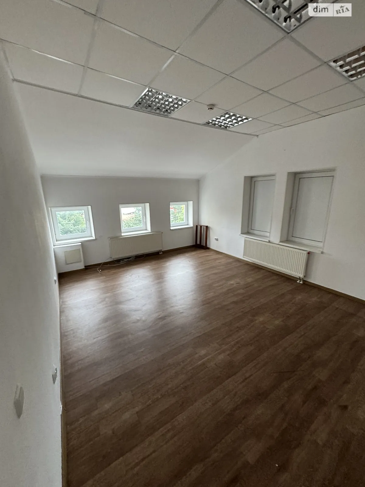 Сдается в аренду офис 21.9 кв. м в бизнес-центре, цена: 7052 грн - фото 1