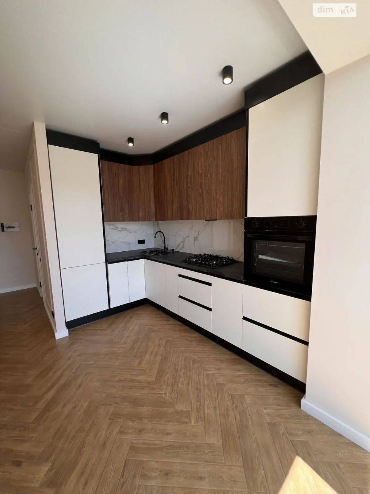 Продается 1-комнатная квартира 45 кв. м в Ивано-Франковске, ул. Княгинин - фото 1