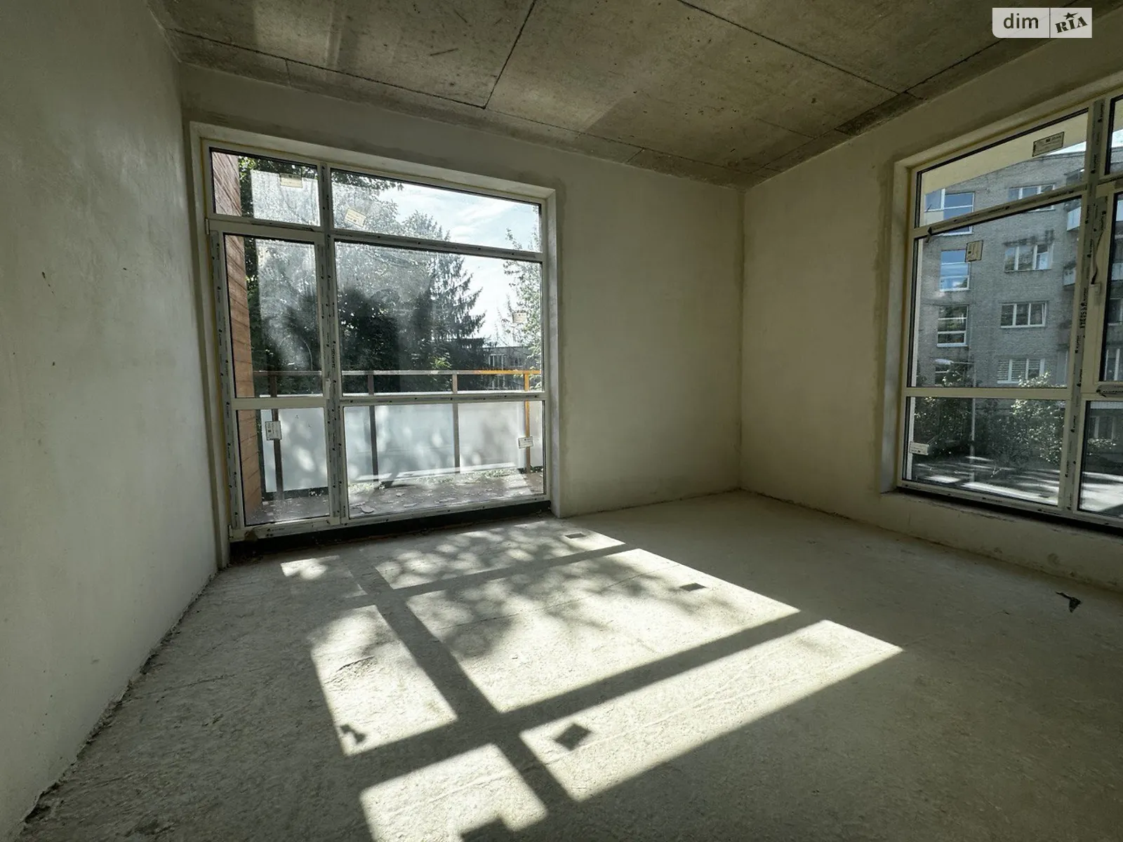 Продается 2-комнатная квартира 104 кв. м в Львове, ул. Карманского, 6 - фото 1