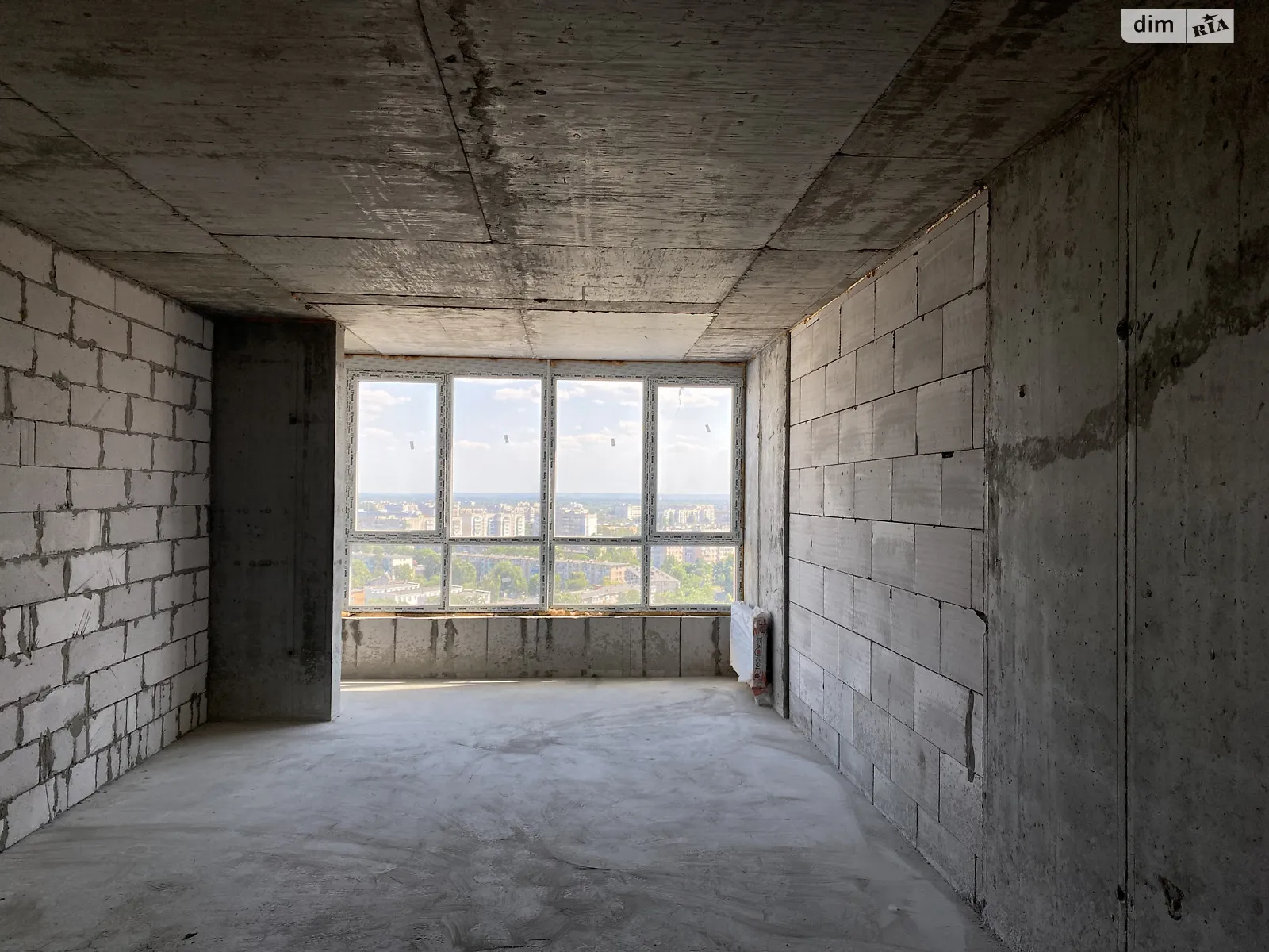 Продается 1-комнатная квартира 56.2 кв. м в Черкассах, ул. Припортовая, 32 - фото 1