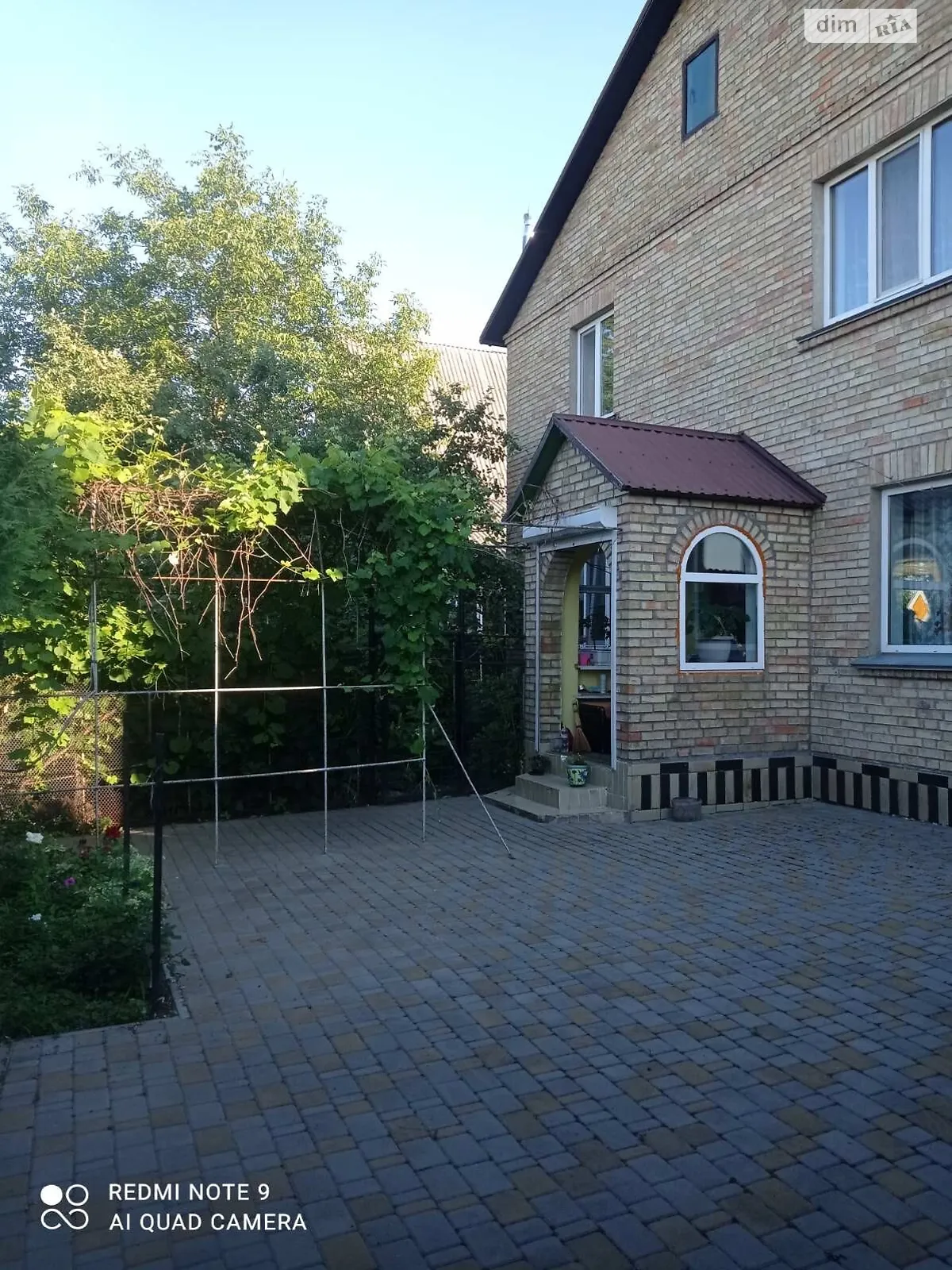 Продается дом на 2 этажа 210 кв. м с беседкой, цена: 165000 $ - фото 1