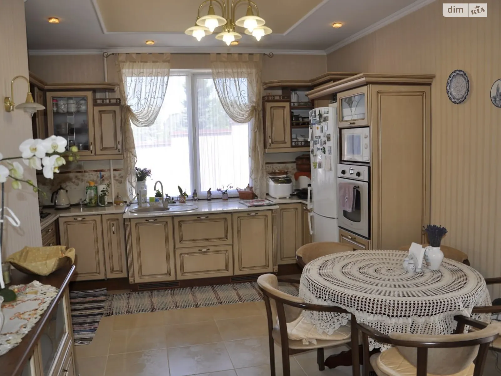 Продается дом на 3 этажа 340 кв. м с мебелью, цена: 182000 $ - фото 1