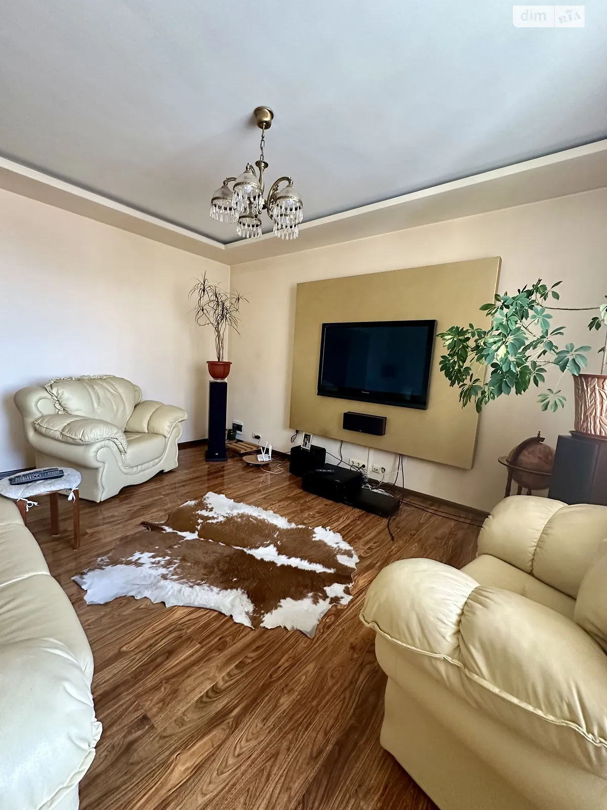 Продается 3-комнатная квартира 132 кв. м в Черновцах, ул. Героев Майдана, 55 - фото 1