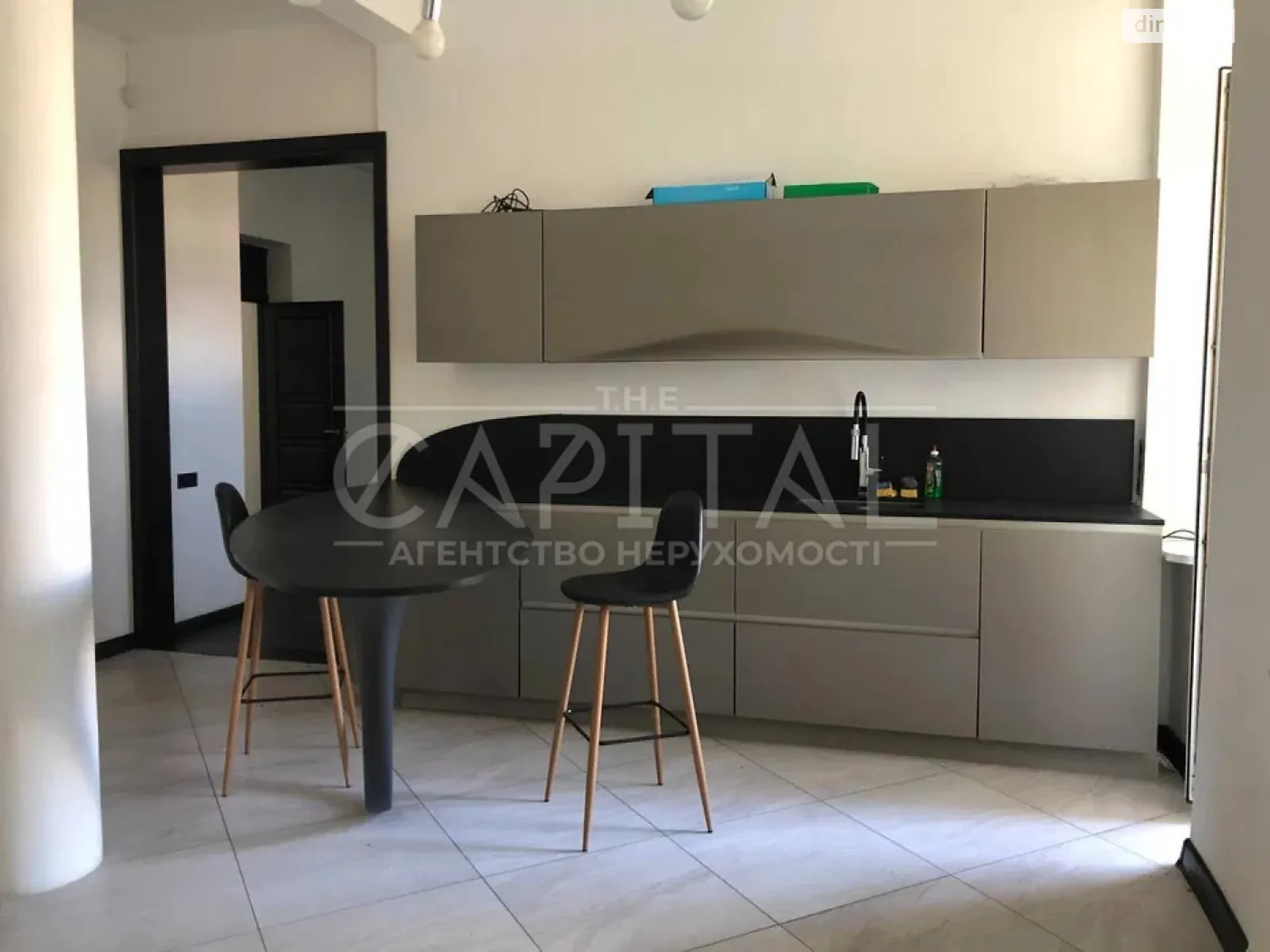 Сдается в аренду офис 90 кв. м в бизнес-центре, цена: 1000 $ - фото 1
