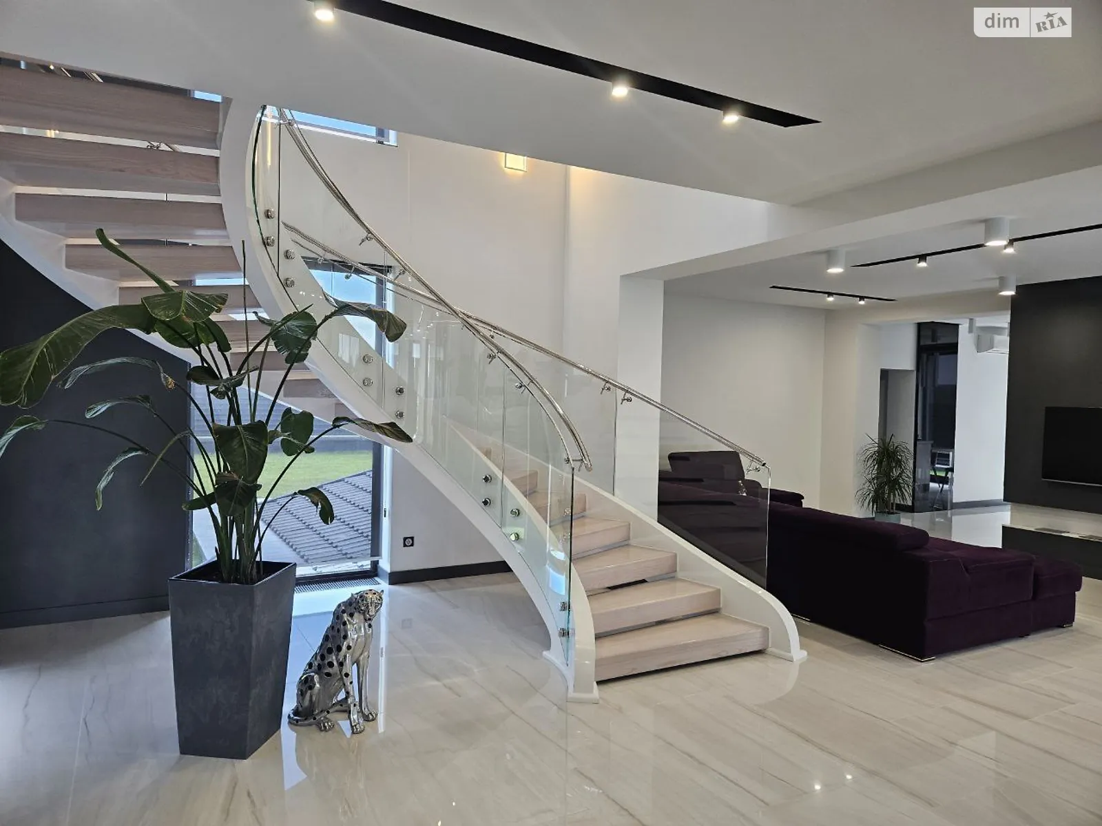 Продается дом на 2 этажа 290 кв. м с беседкой, цена: 483000 $ - фото 1