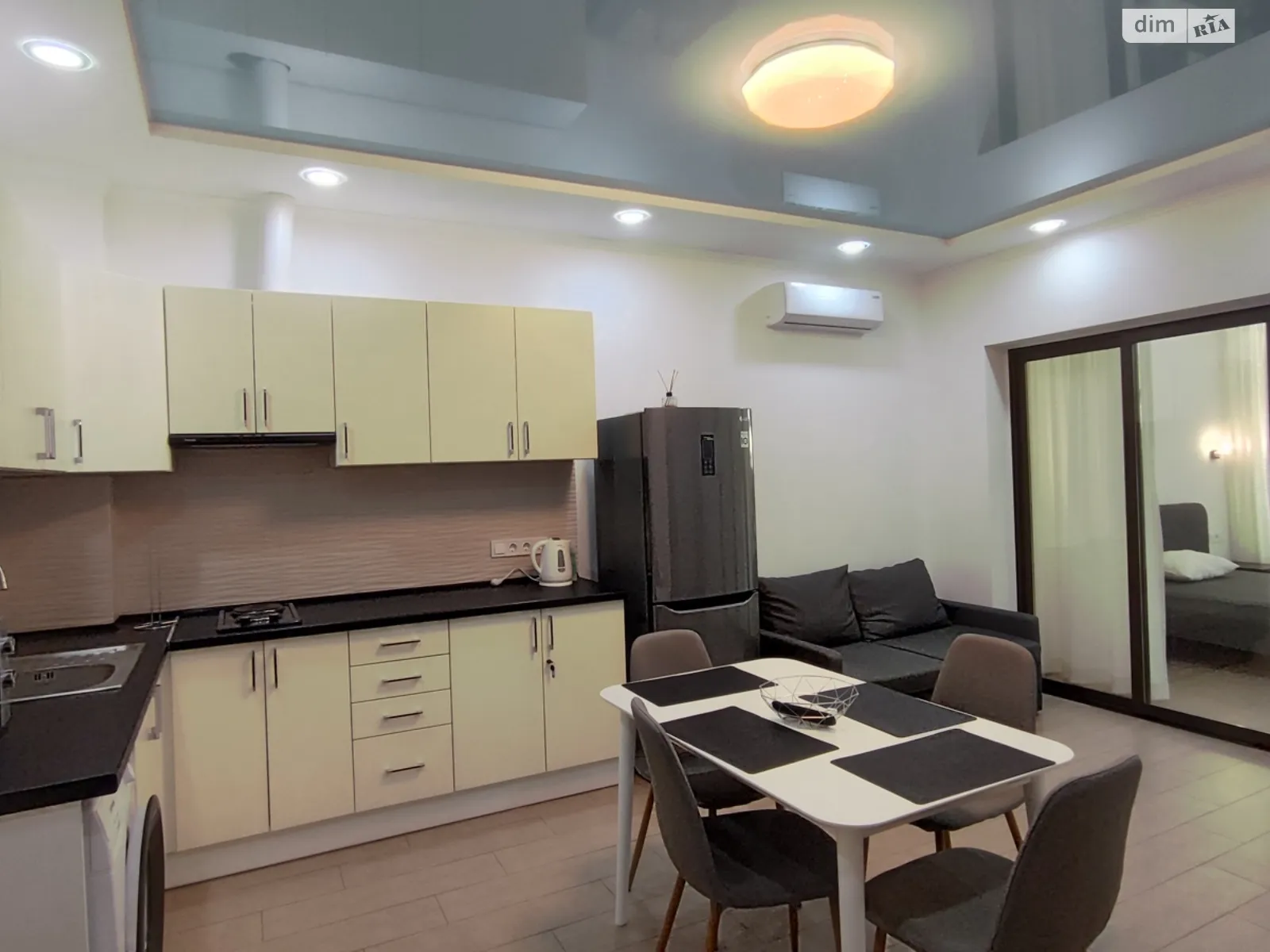Продается 1-комнатная квартира 48.3 кв. м в Одессе, Фонтанская дор. - фото 1
