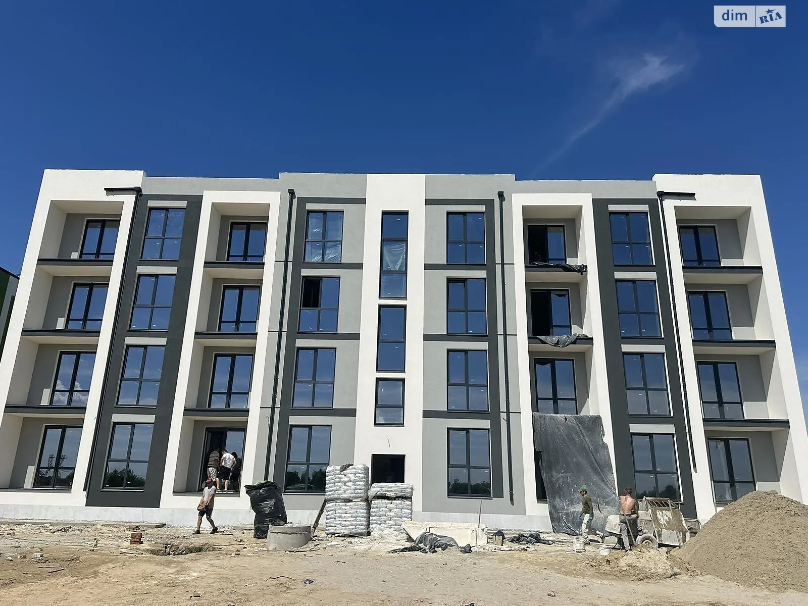 Продается 1-комнатная квартира 37.6 кв. м в Гостомеле, ул. Украинская, 12/2 - фото 1