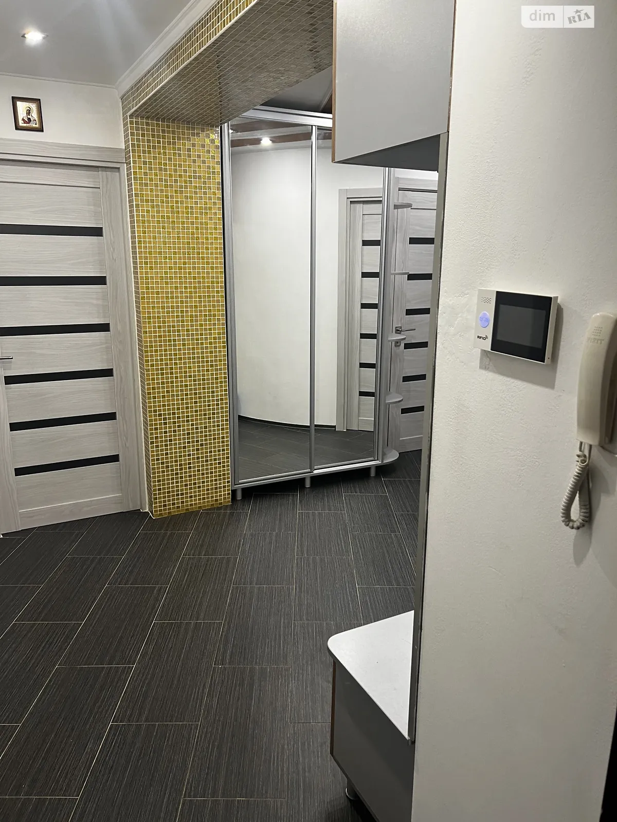 Сдается в аренду 3-комнатная квартира 81.5 кв. м в Мукачеве, ул. Росвиговская - фото 1