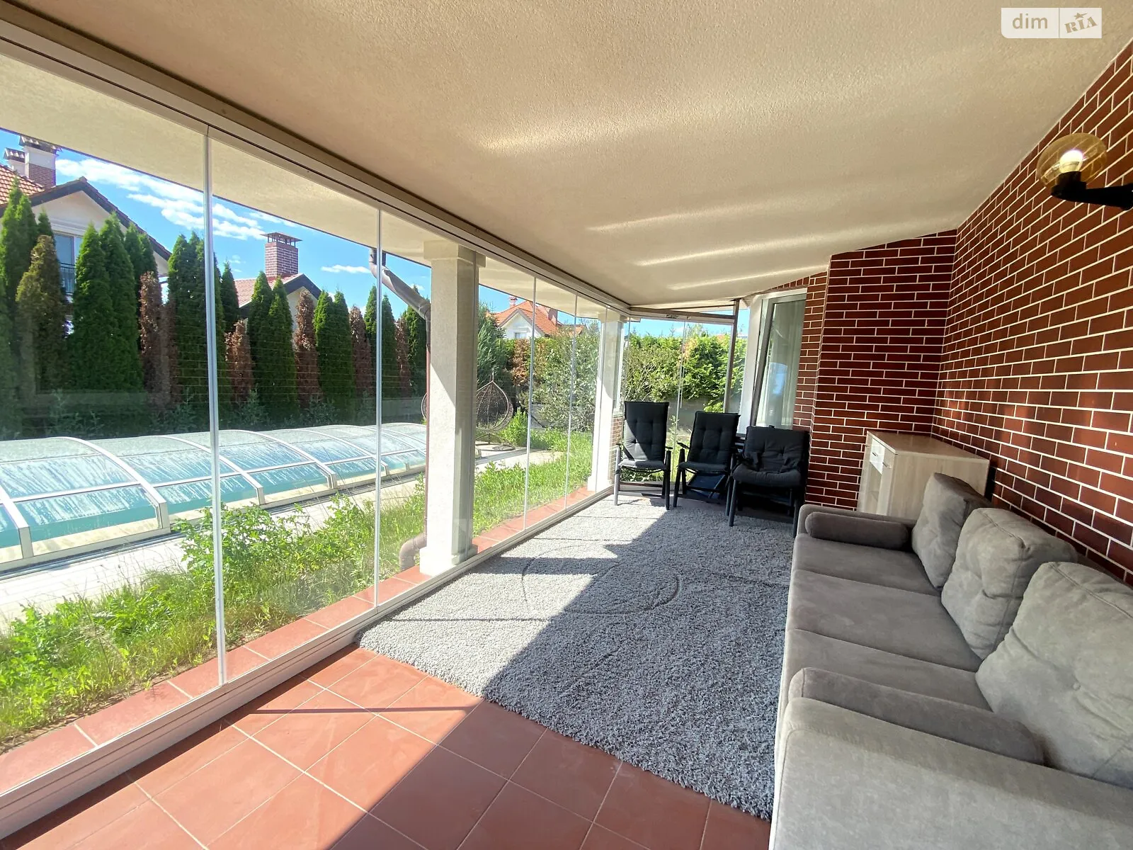 Сдается в аренду дом на 2 этажа 200 кв. м с террасой, цена: 2000 $ - фото 1