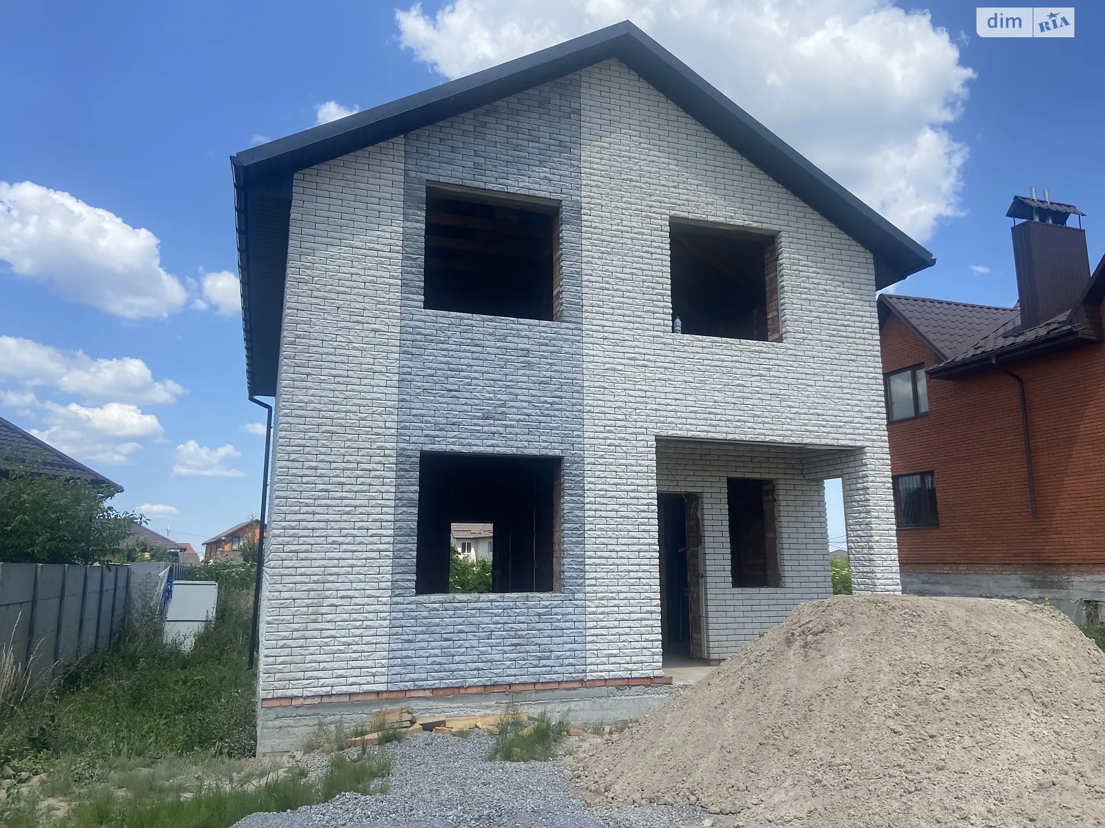 Продается дом на 2 этажа 118 кв. м с камином, цена: 92000 $ - фото 1