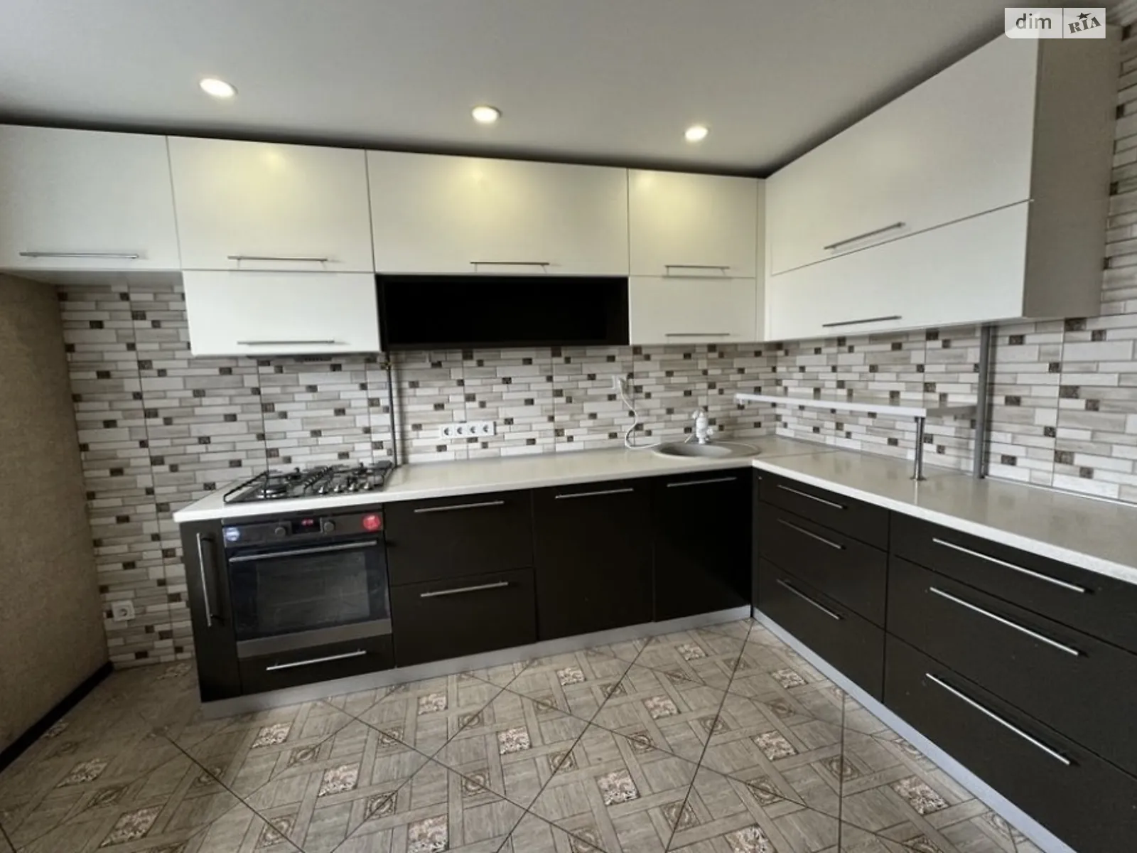 Продается 3-комнатная квартира 85.4 кв. м в Днепре, ул. Савкина, 6 - фото 1