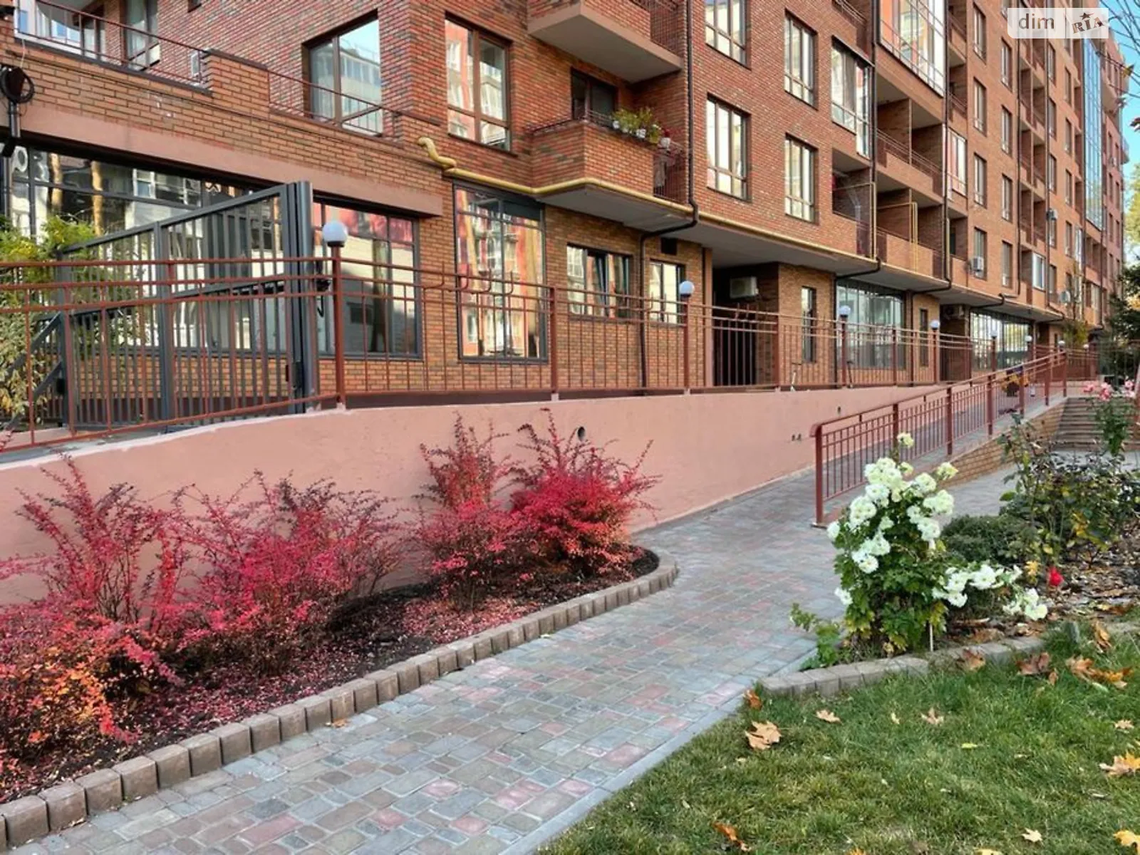 Продается 4-комнатная квартира 116.2 кв. м в Ирпене - фото 1