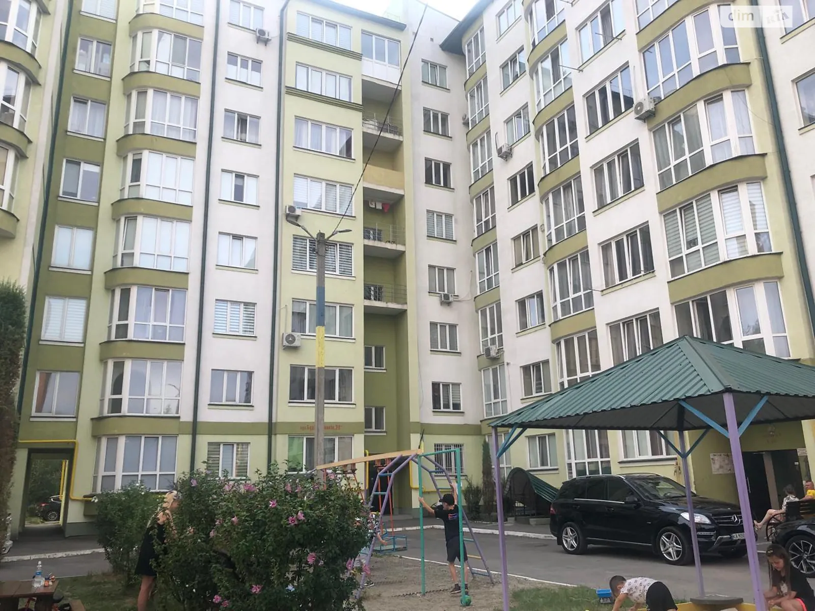 Продается 2-комнатная квартира 67.8 кв. м в Черновцах, ул. Строителей, 28А - фото 1