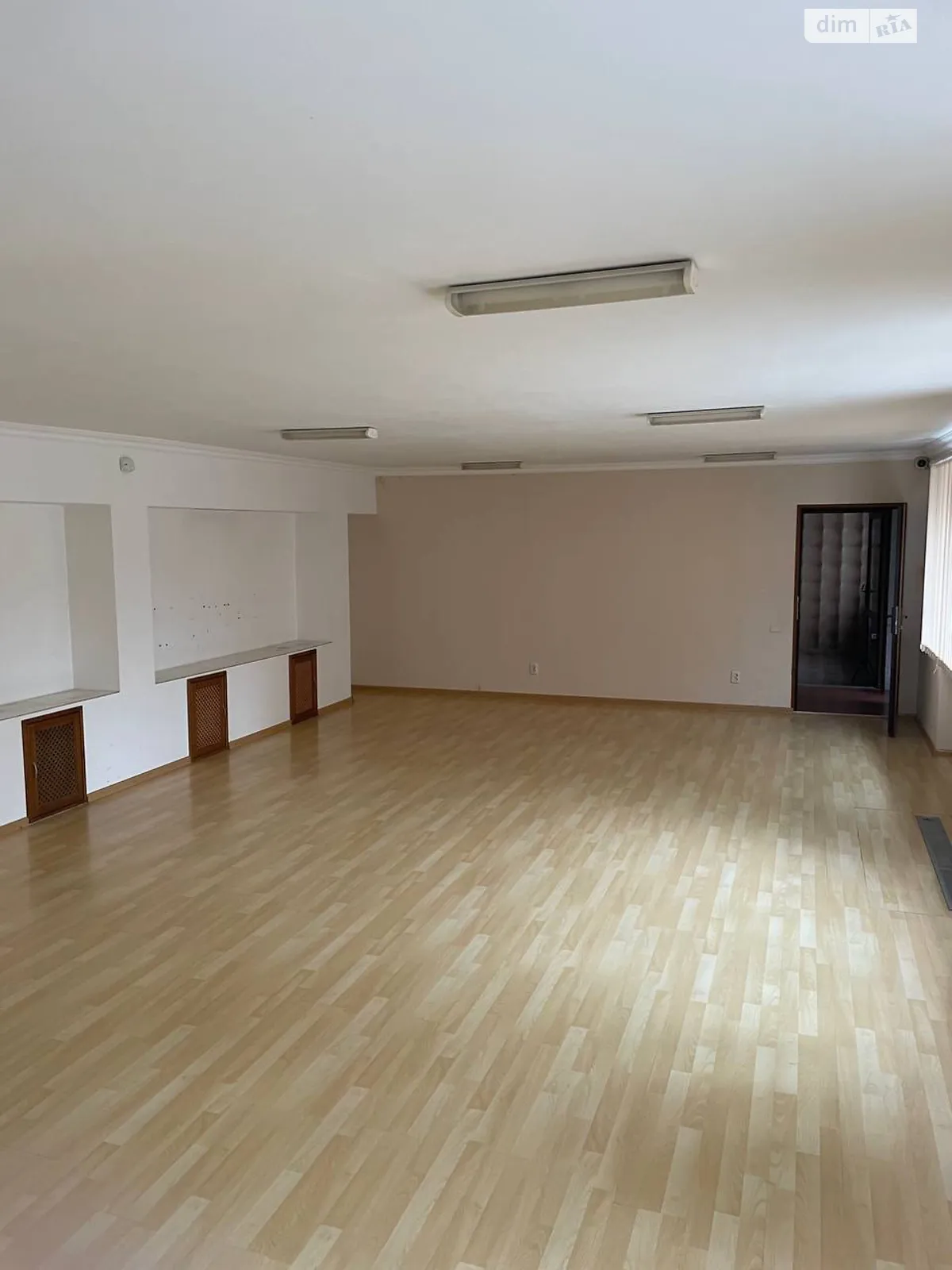 Продается офис 109 кв. м в бизнес-центре, цена: 65000 $ - фото 1