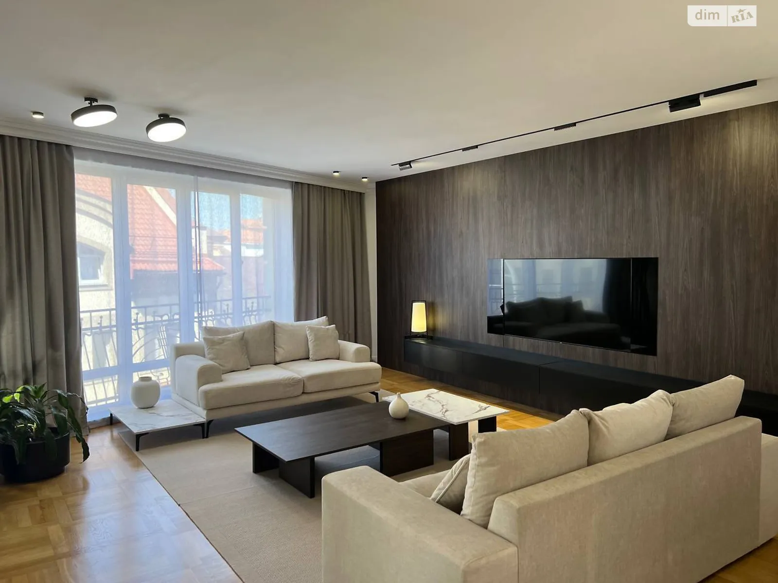 Продается 3-комнатная квартира 126 кв. м в Ивано-Франковске, пл. Рынок, 1 - фото 1