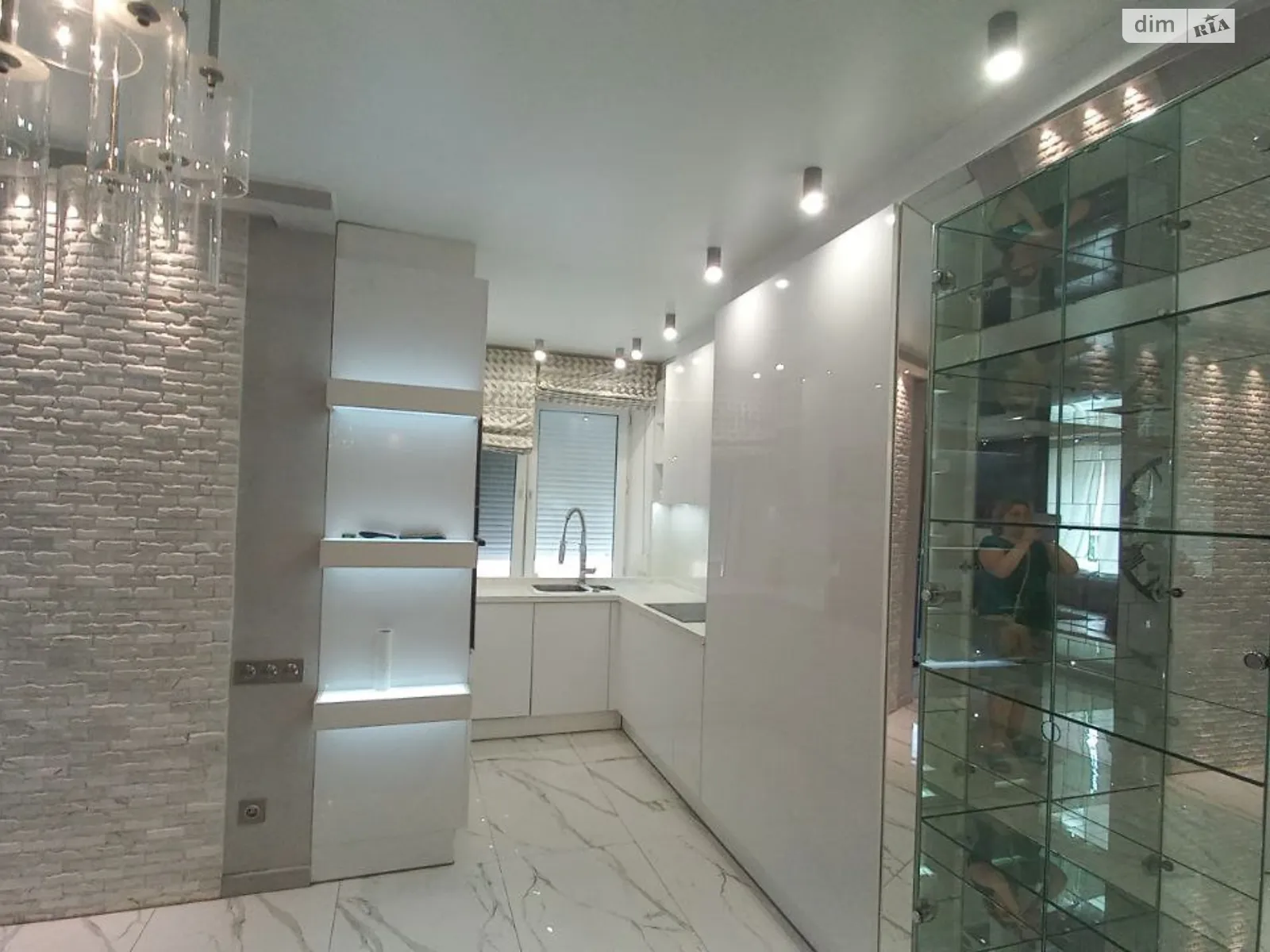 Продается дом на 2 этажа 280 кв. м с садом, цена: 209000 $ - фото 1