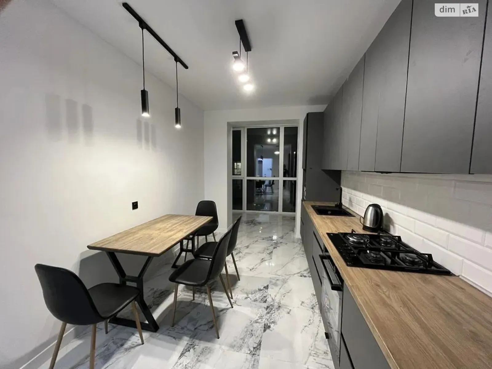 Сдается в аренду 1-комнатная квартира 43 кв. м в Львове, ул. Стрыйская - фото 1