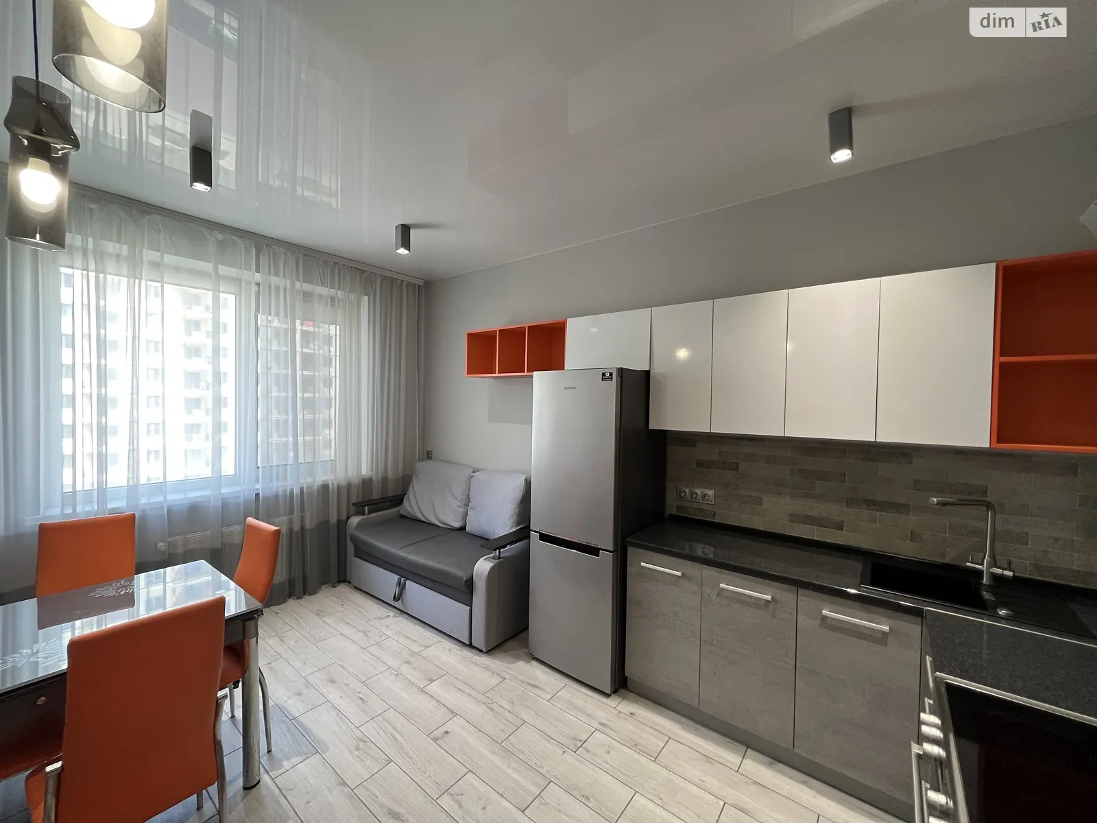 Продается 1-комнатная квартира 41.6 кв. м в Одессе, ул. Жемчужная, 6 - фото 1