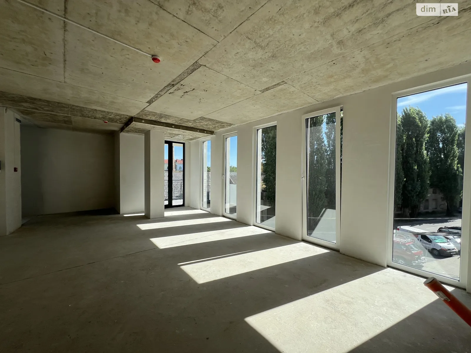 Сдается в аренду офис 267 кв. м в бизнес-центре, цена: 2800 $ - фото 1