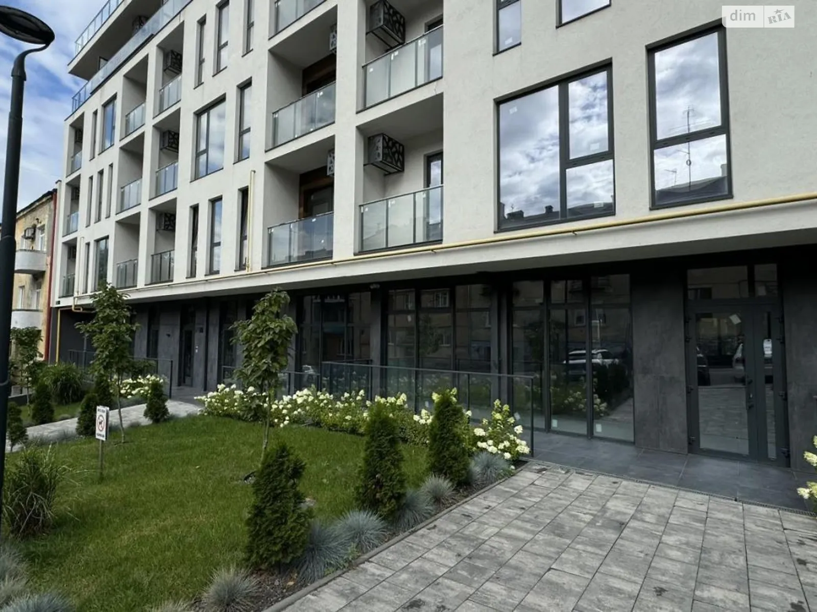 Продається 1-кімнатна квартира 52 кв. м у Львові, вул. Героїв Маріуполя(Козланюка), 17 - фото 1
