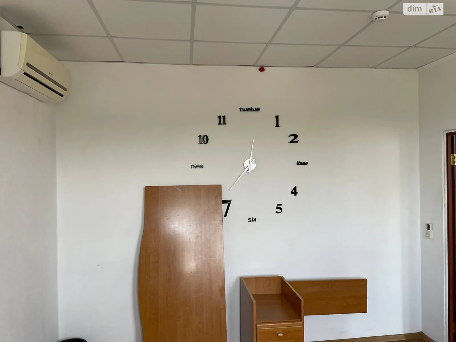 Сдается в аренду офис 28.4 кв. м в бизнес-центре, цена: 10082 грн - фото 1