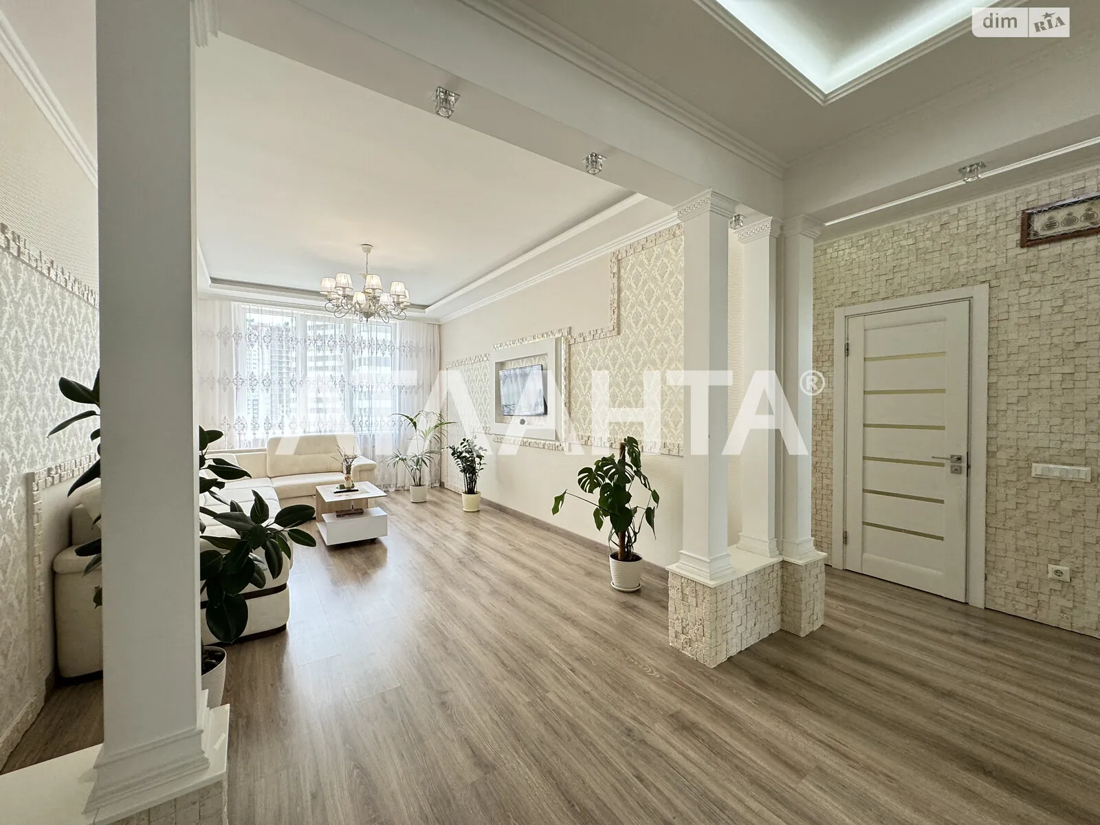 Продается 2-комнатная квартира 69 кв. м в Одессе, ул. Люстдорфская дорога - фото 1
