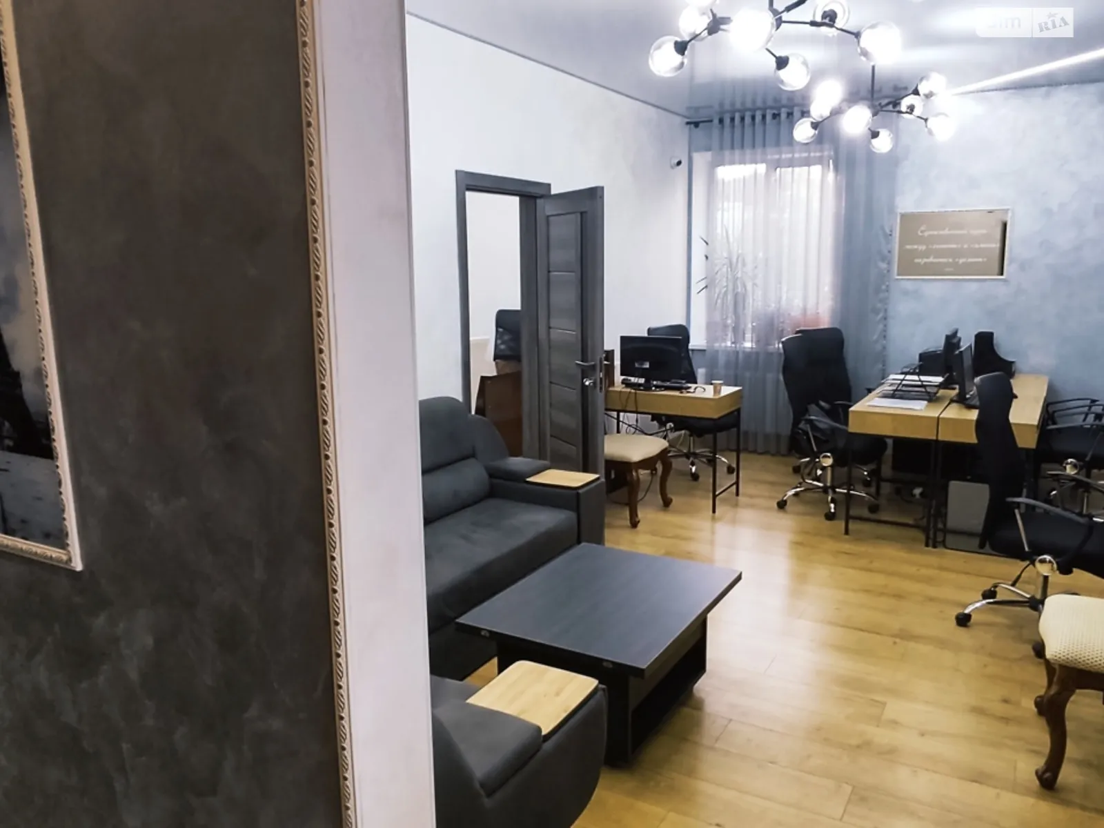 Продается офис 63 кв. м в бизнес-центре, цена: 92000 $ - фото 1