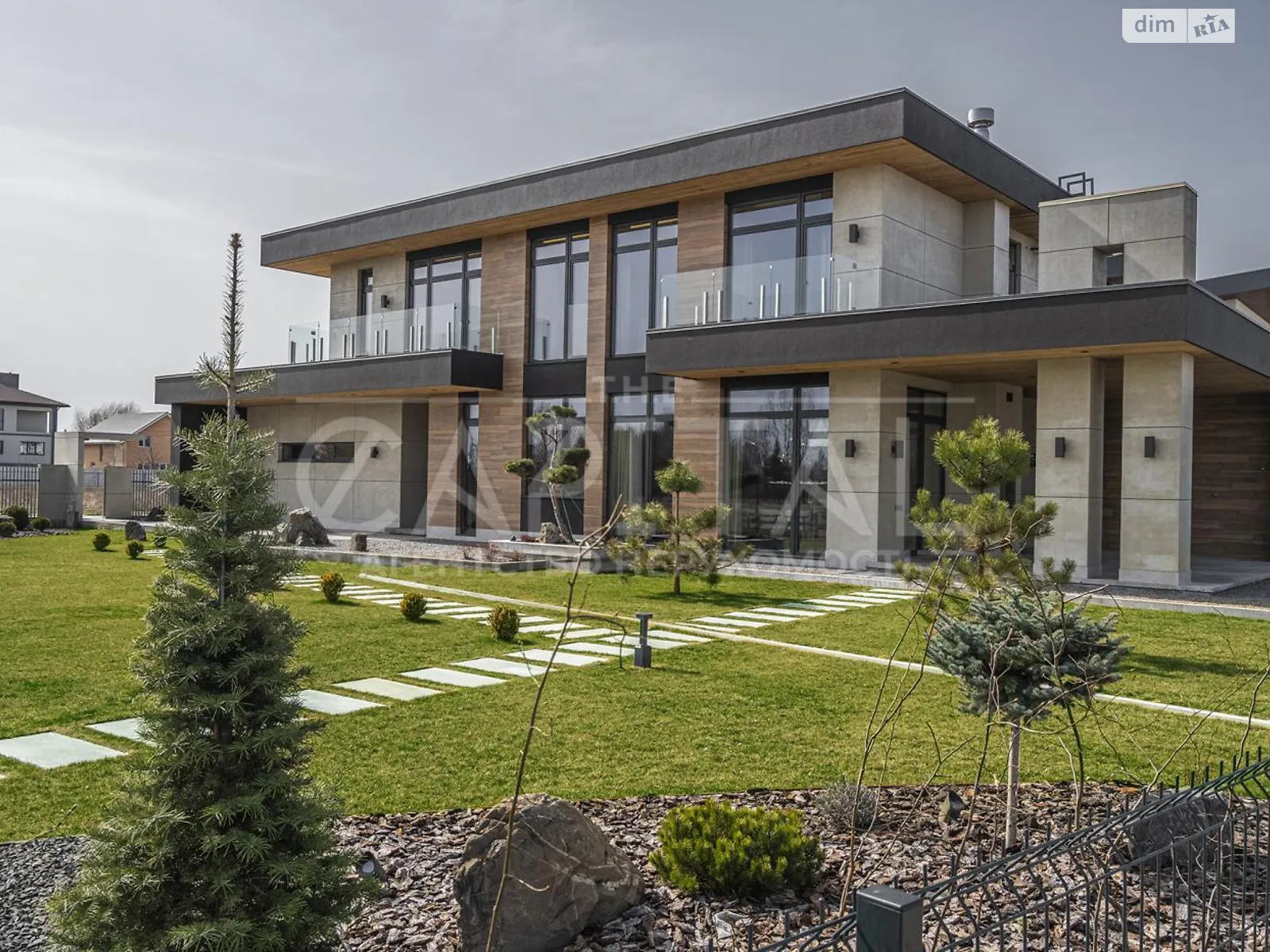 Продается дом на 2 этажа 230 кв. м с гаражом, цена: 700000 $ - фото 1