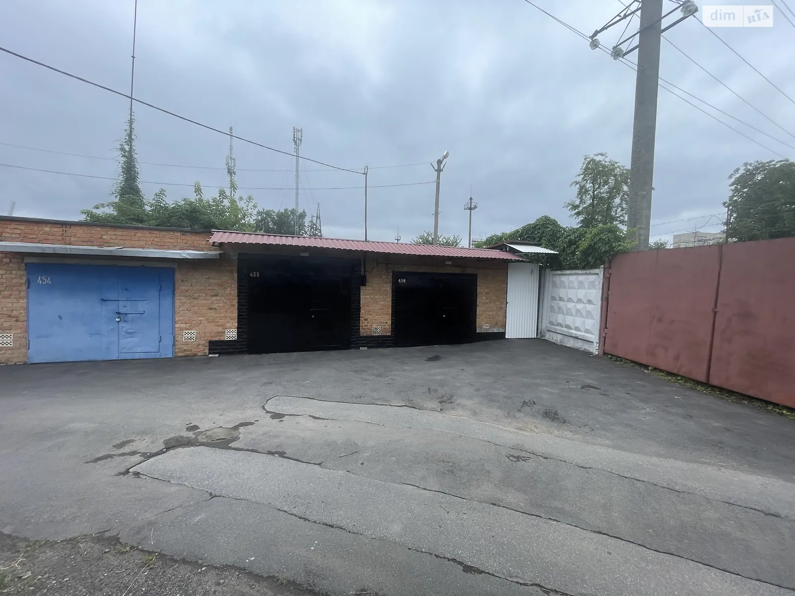 Продается место в гаражном кооперативе под бус на 55 кв. м, цена: 23000 $ - фото 1