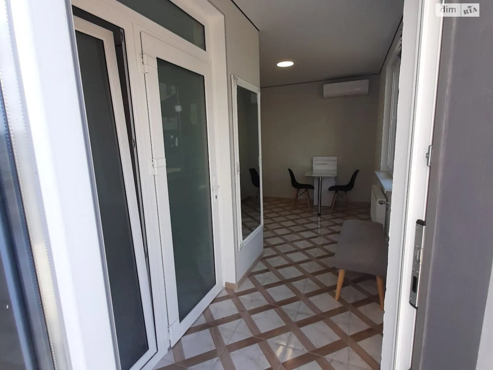 Продається офіс 35 кв. м в бізнес-центрі, цена: 38000 $ - фото 1