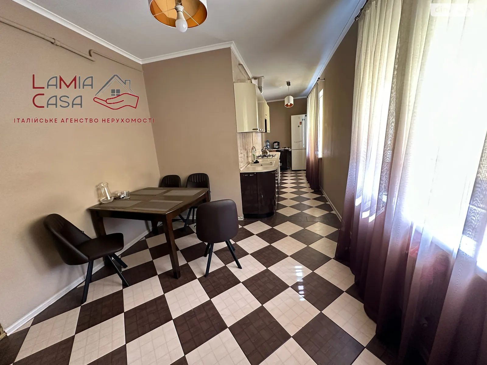 Продается дом на 2 этажа 280 кв. м с беседкой, цена: 500000 $ - фото 1