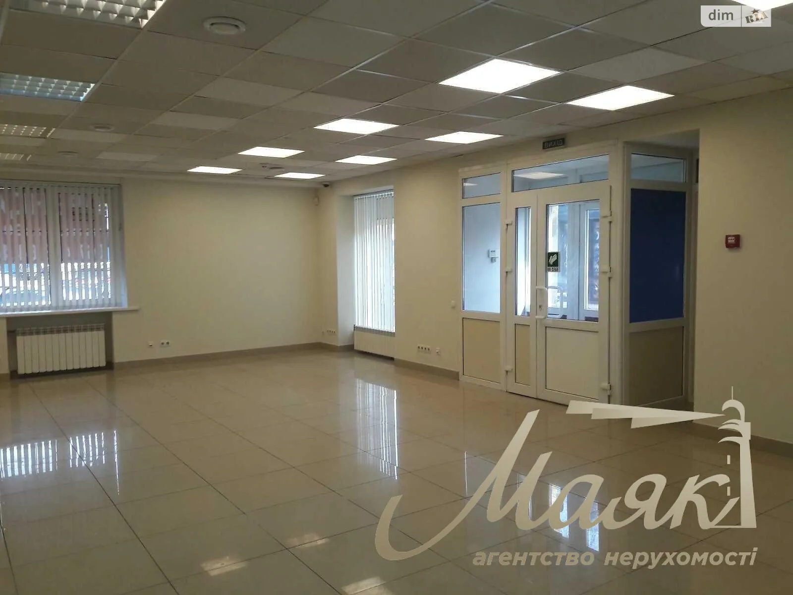 Сдается в аренду офис 90 кв. м в бизнес-центре, цена: 73000 грн - фото 1