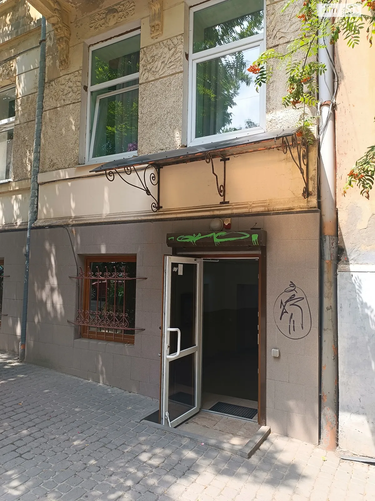 Сдается в аренду помещения свободного назначения 90 кв. м в 3-этажном здании, цена: 20000 грн - фото 1