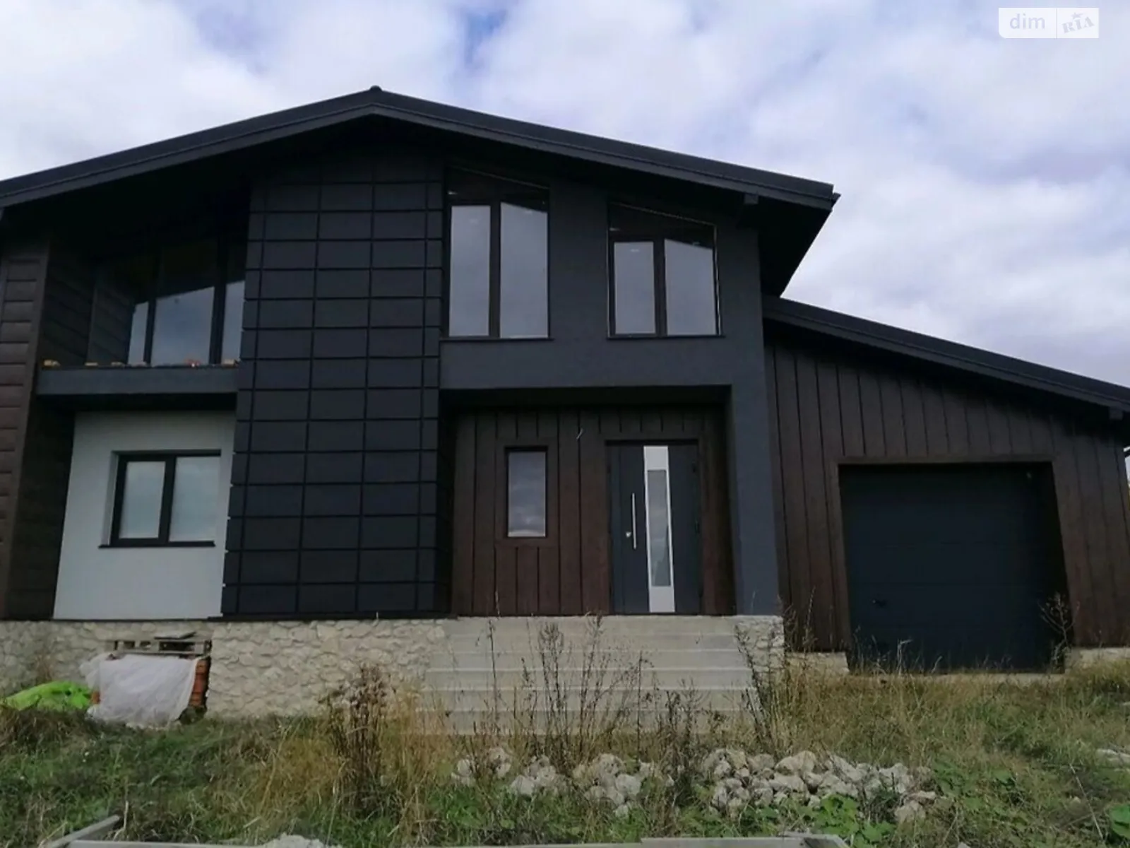 Продается дом на 2 этажа 190 кв. м с гаражом, цена: 94000 $ - фото 1