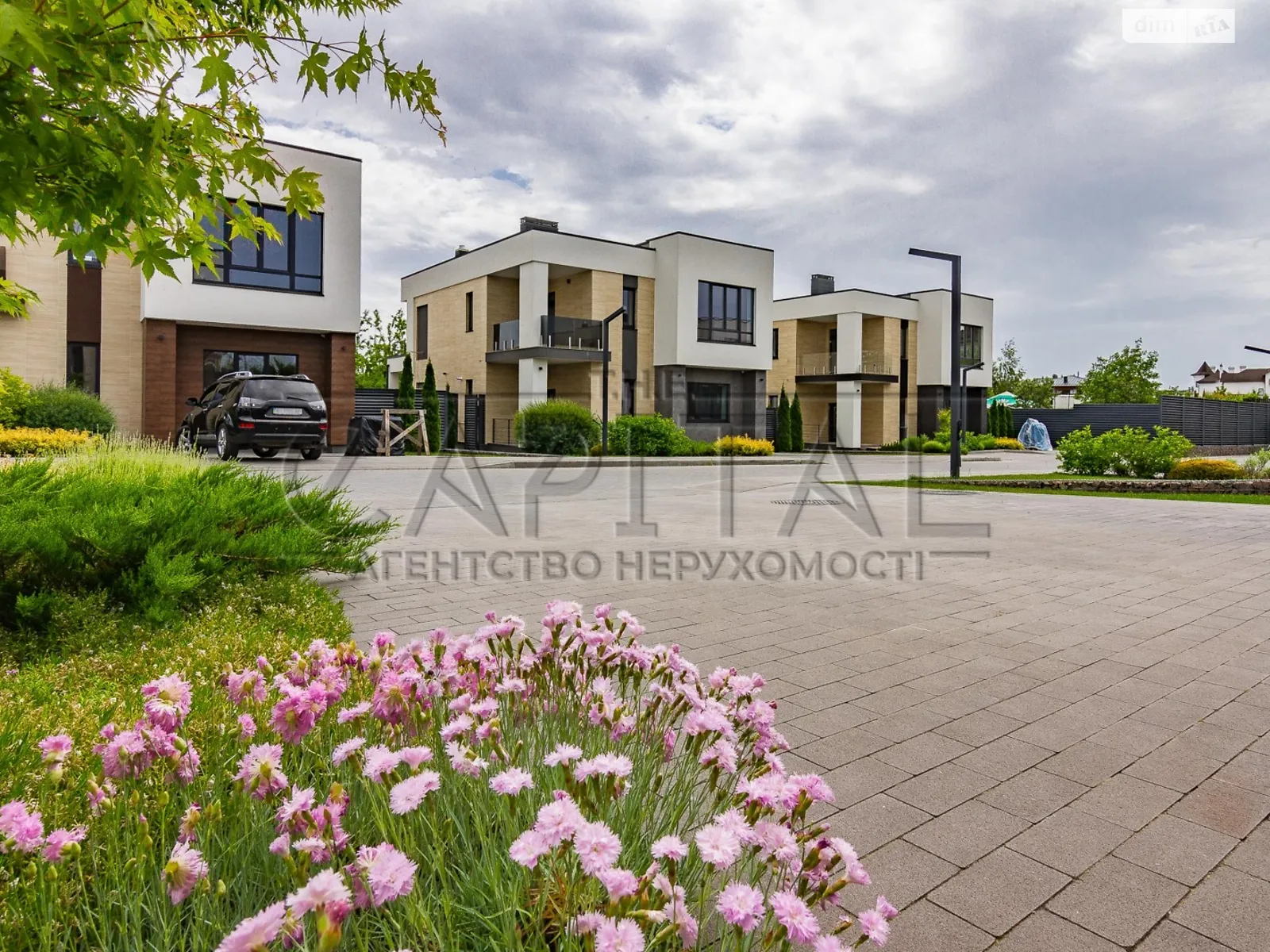 Продается дом на 2 этажа 240 кв. м с гаражом, цена: 265000 $ - фото 1