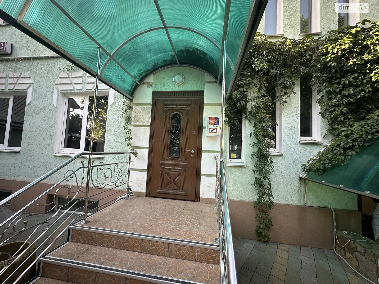 Сдается в аренду объект сферы услуг 264 кв. м в 3-этажном здании, цена: 161964 грн - фото 1