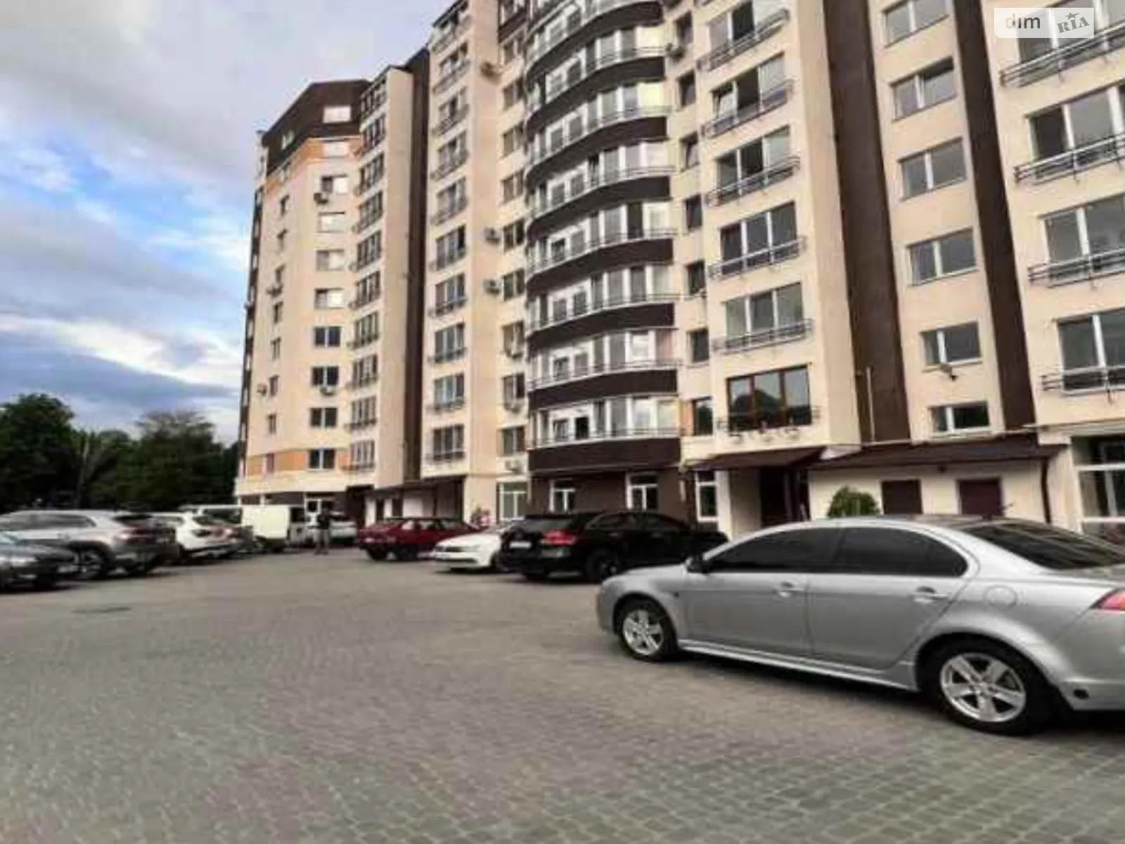 Продається 1-кімнатна квартира 76.9 кв. м у Полтаві, вул. Старий Поділ - фото 1