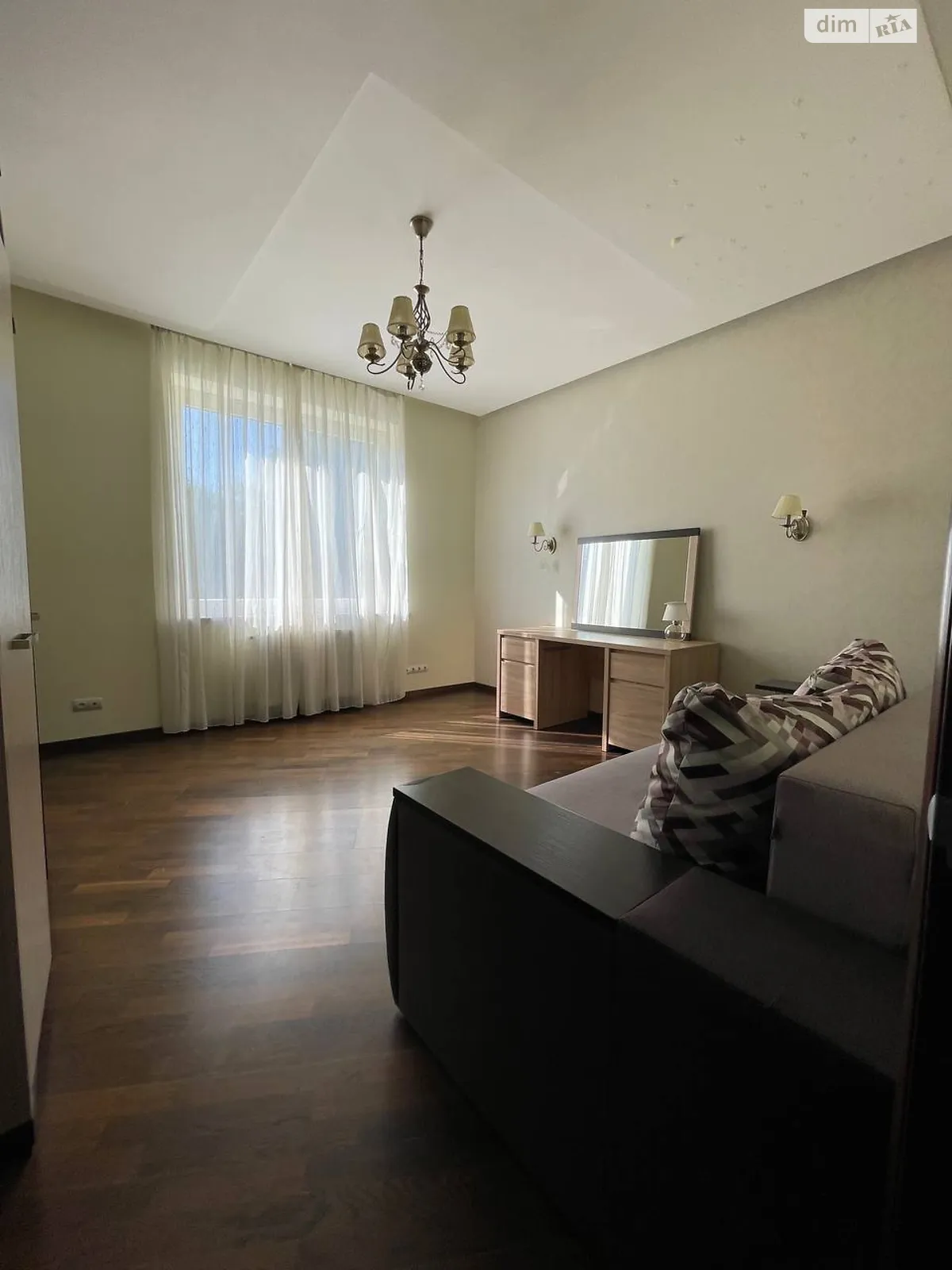 Сдается в аренду 4-комнатная квартира 160 кв. м в Львове, ул. Олеся Александра - фото 1