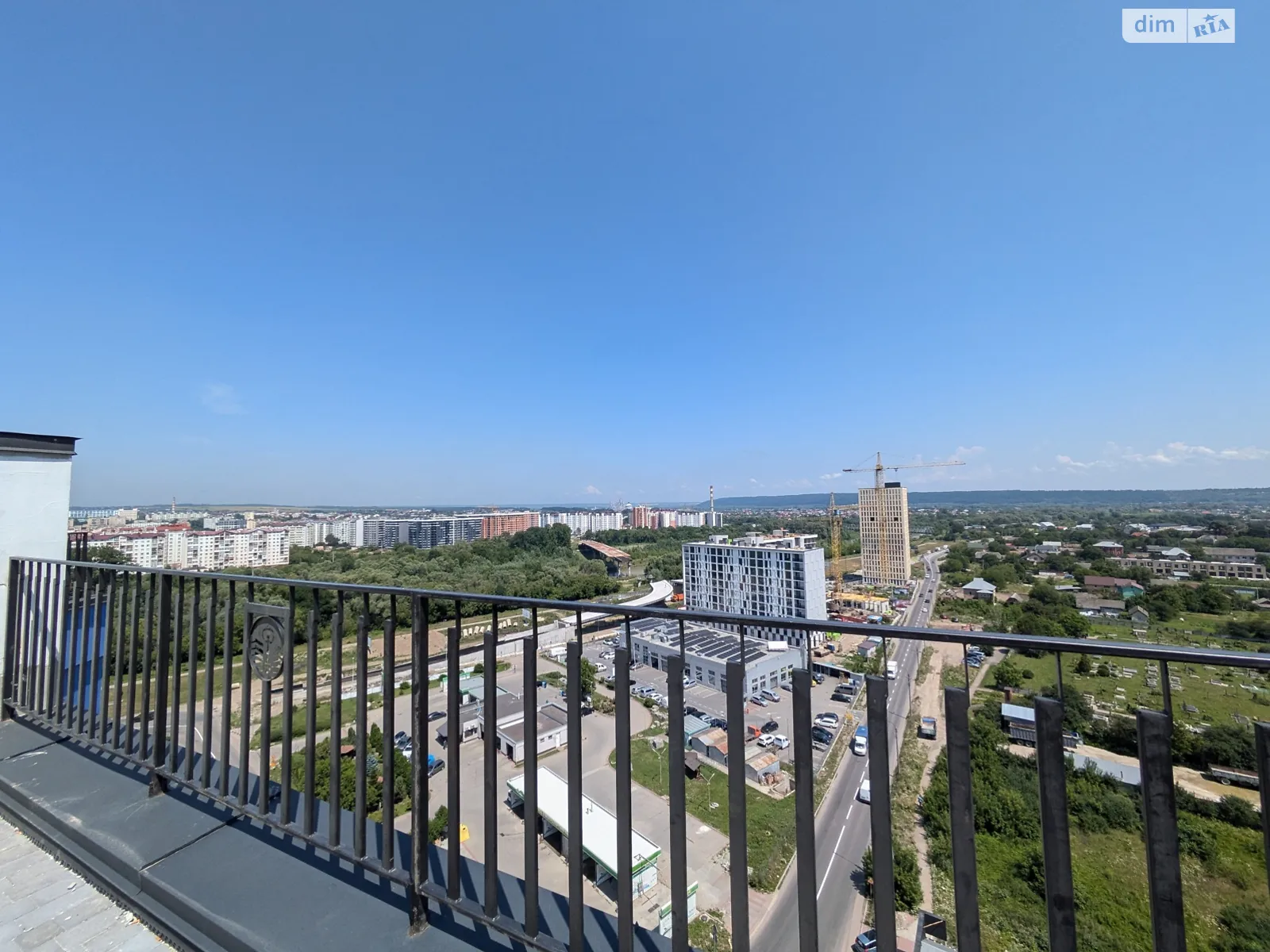 Продается 3-комнатная квартира 93.5 кв. м в Ивано-Франковске, ул. Княгинин - фото 1
