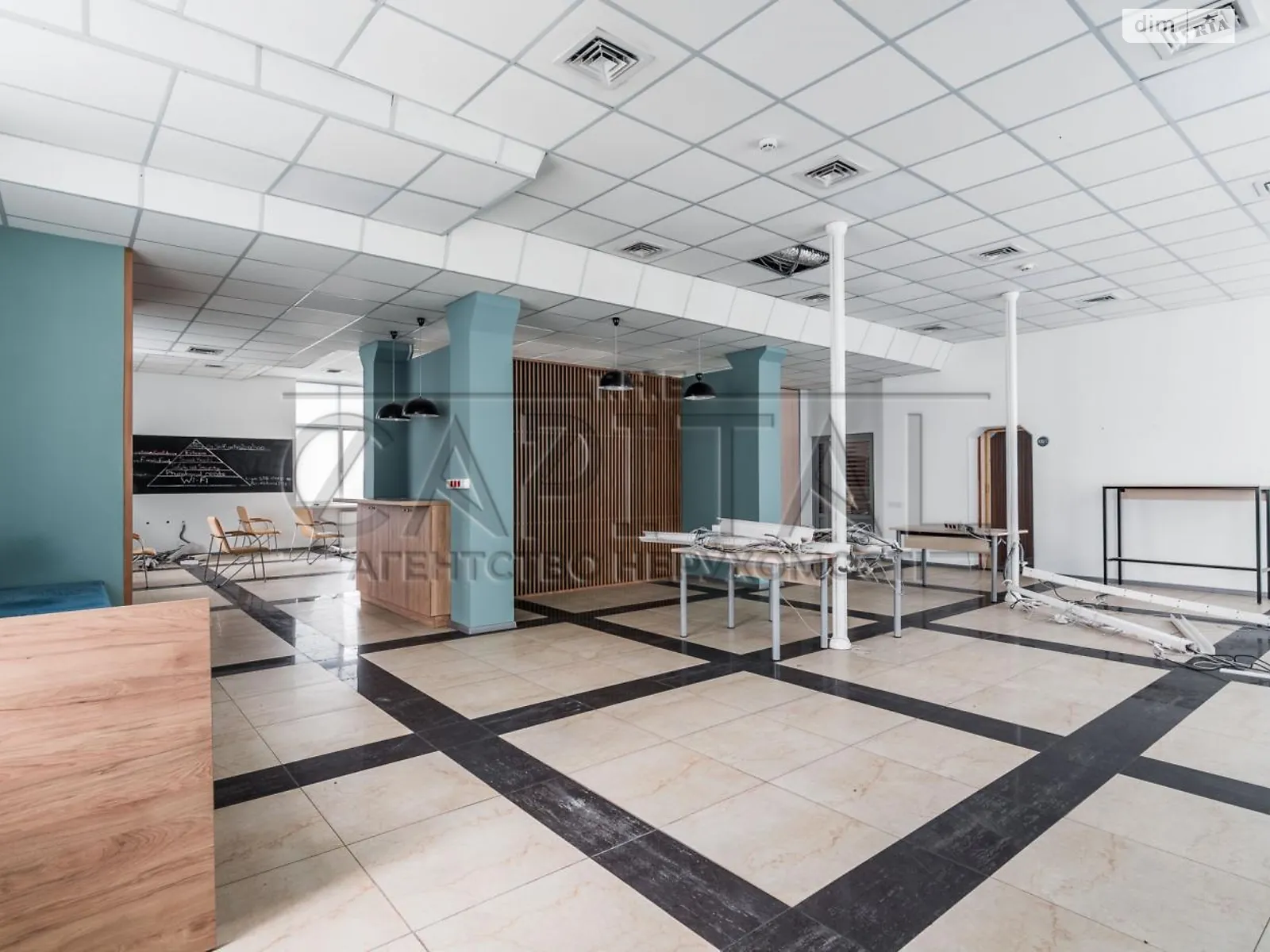 Сдается в аренду офис 169 кв. м в бизнес-центре, цена: 1860 $ - фото 1
