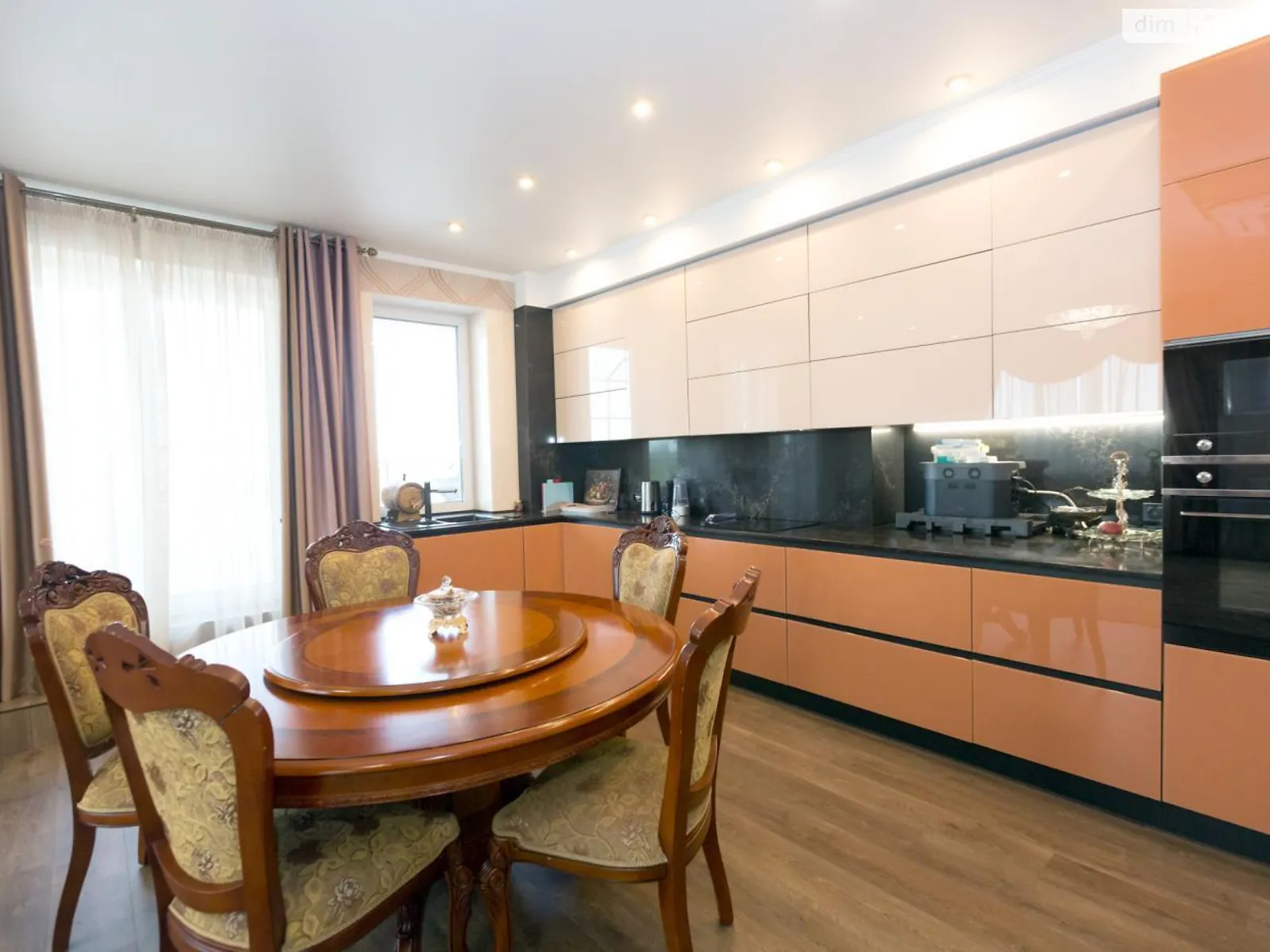 4-комнатная квартира 186 кв. м в Запорожье, ул. Розваги - фото 1